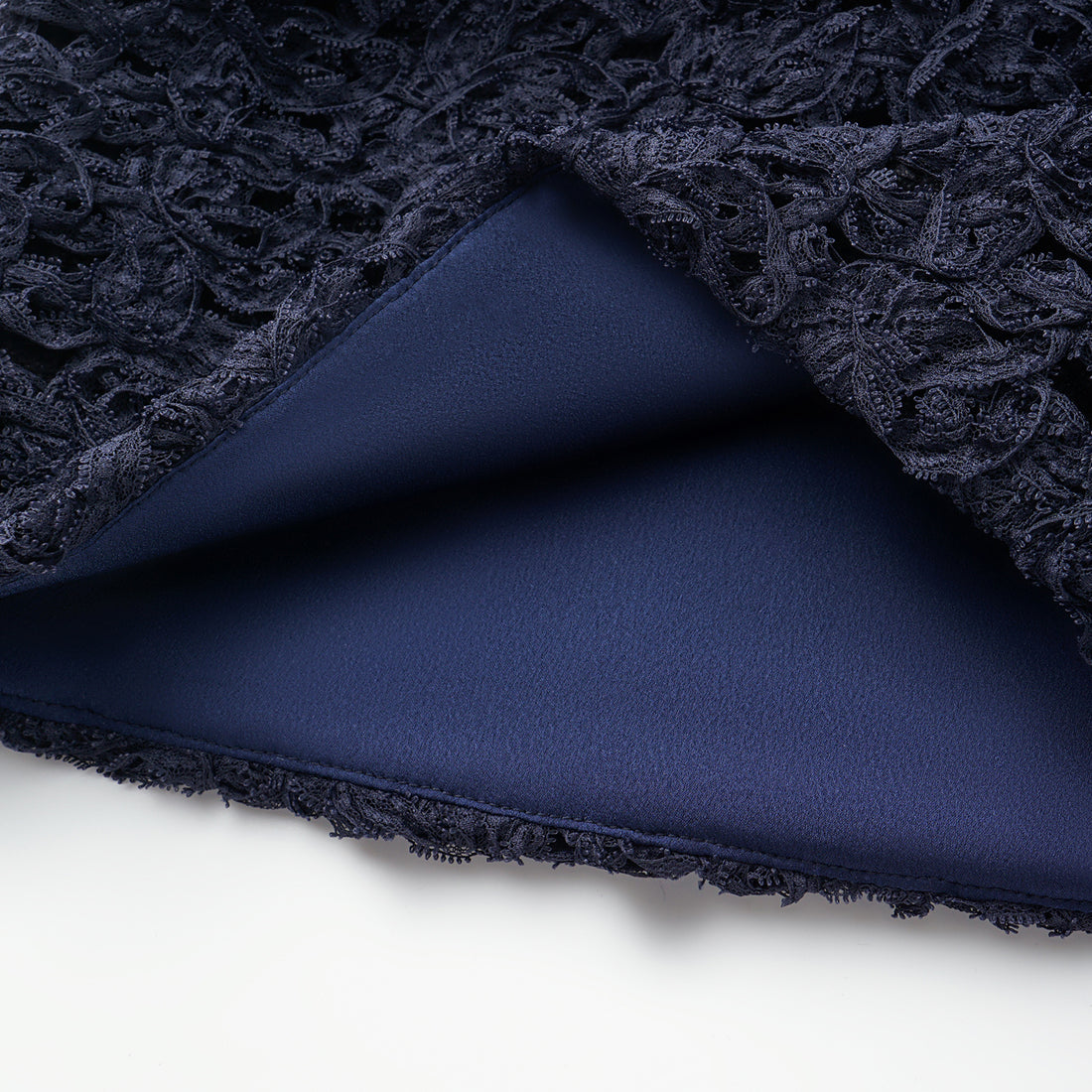 “Sloane Ave."繞畫織藝鏤花蕾絲短褲—Indigo Ballad布爾藍調