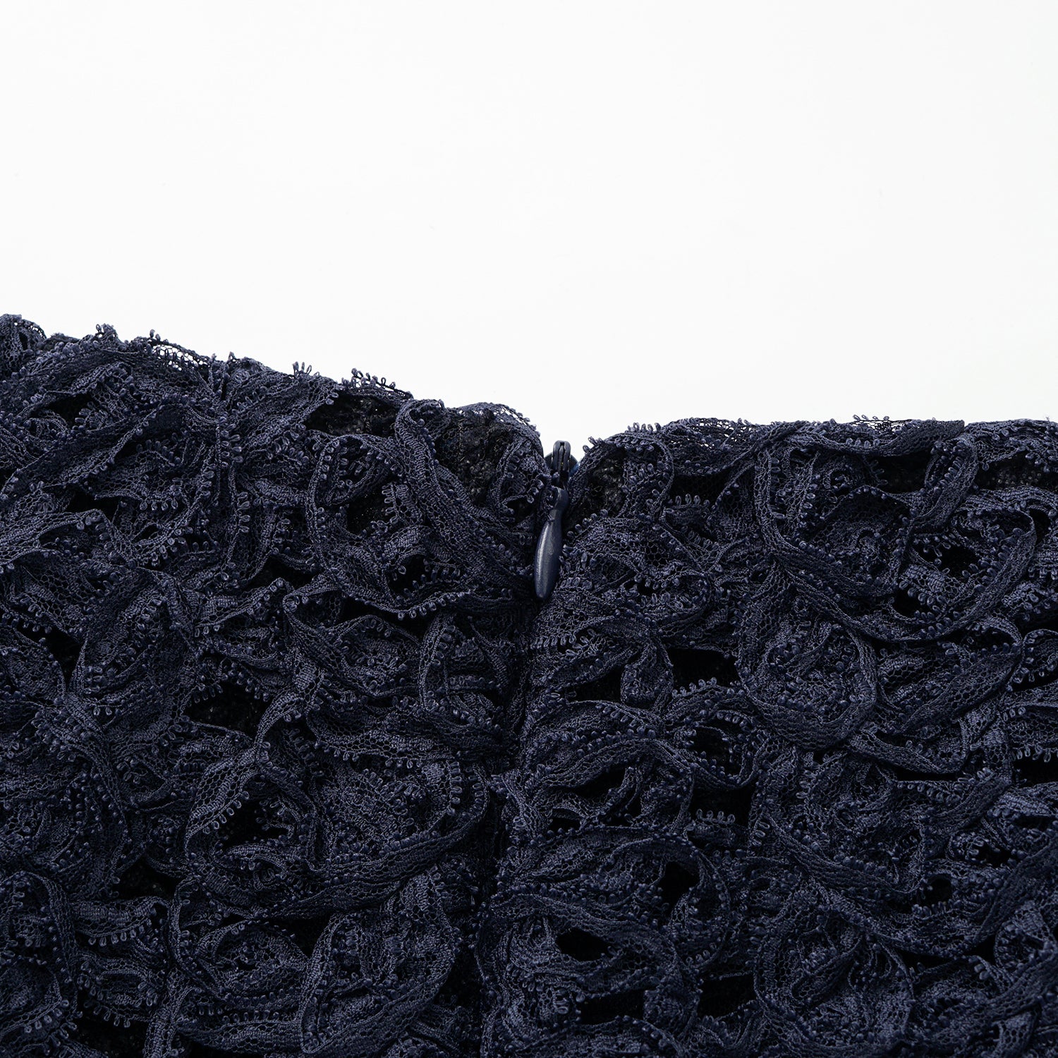 “Sloane Ave."繞畫織藝鏤花蕾絲短褲—Indigo Ballad布爾藍調