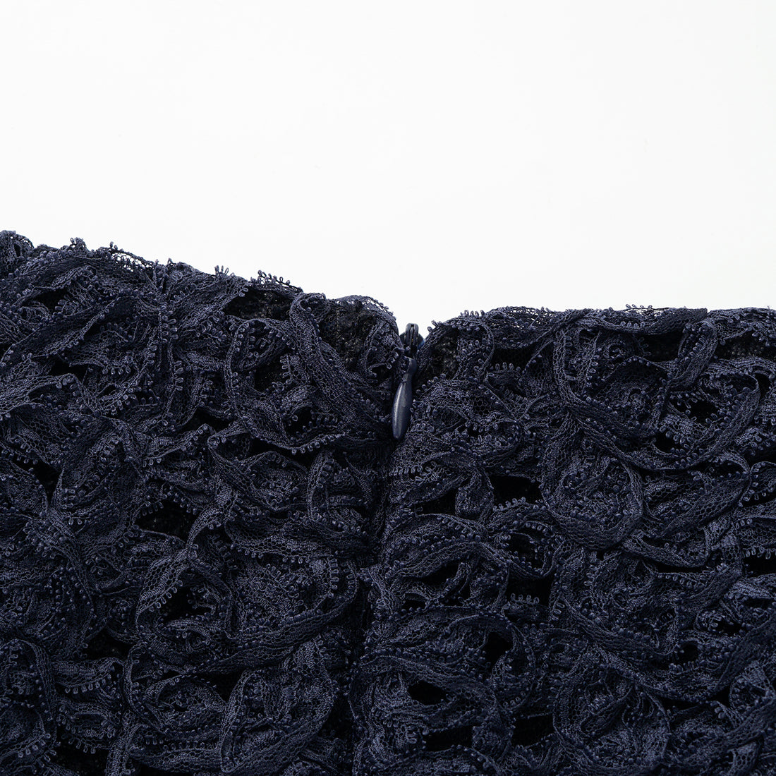 “Sloane Ave."繞畫織藝鏤花蕾絲短褲—Indigo Ballad布爾藍調