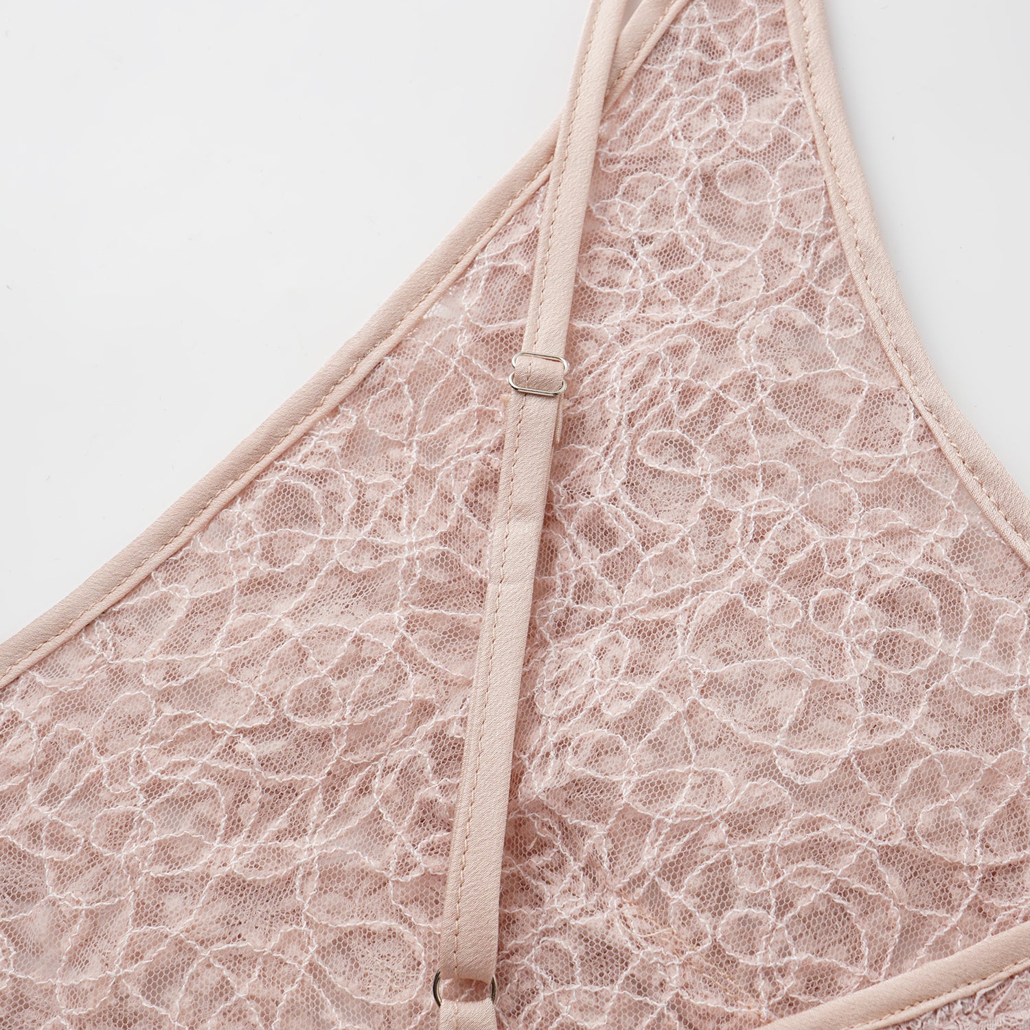 “Sloane Ave."繞畫織藝鏤花蕾絲細肩帶背心—Rose Reverie織夢玫瑰