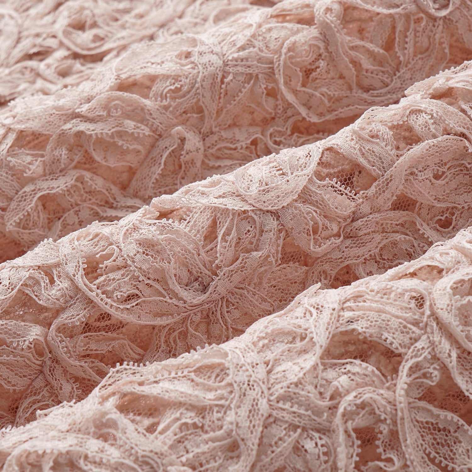 “Sloane Ave."繞畫織藝鏤花蕾絲細肩帶背心—Rose Reverie織夢玫瑰