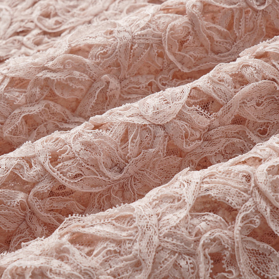 “Sloane Ave."繞畫織藝鏤花蕾絲細肩帶背心—Rose Reverie織夢玫瑰