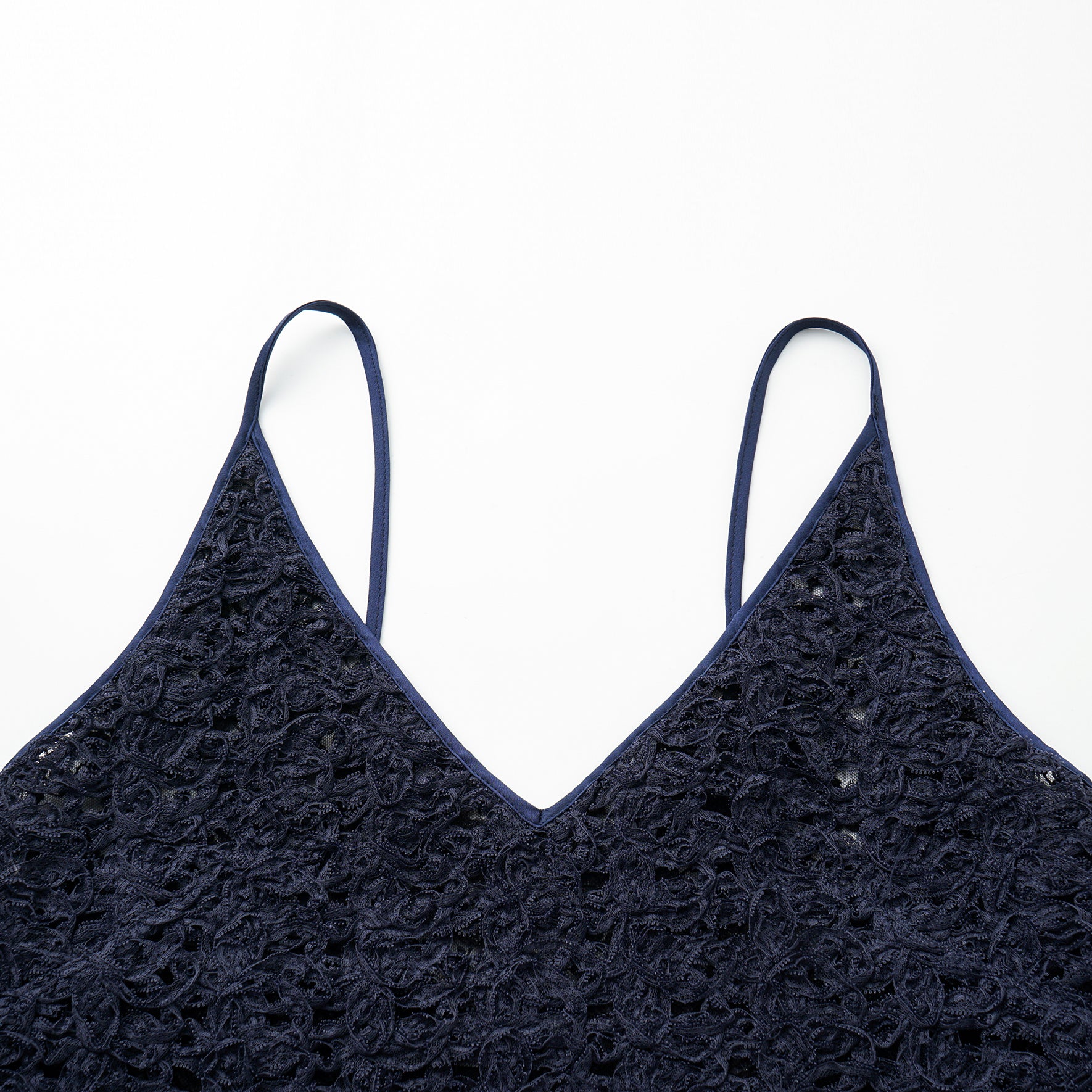 “Sloane Ave."繞畫織藝鏤花蕾絲細肩帶背心—Indigo Ballad布爾藍調