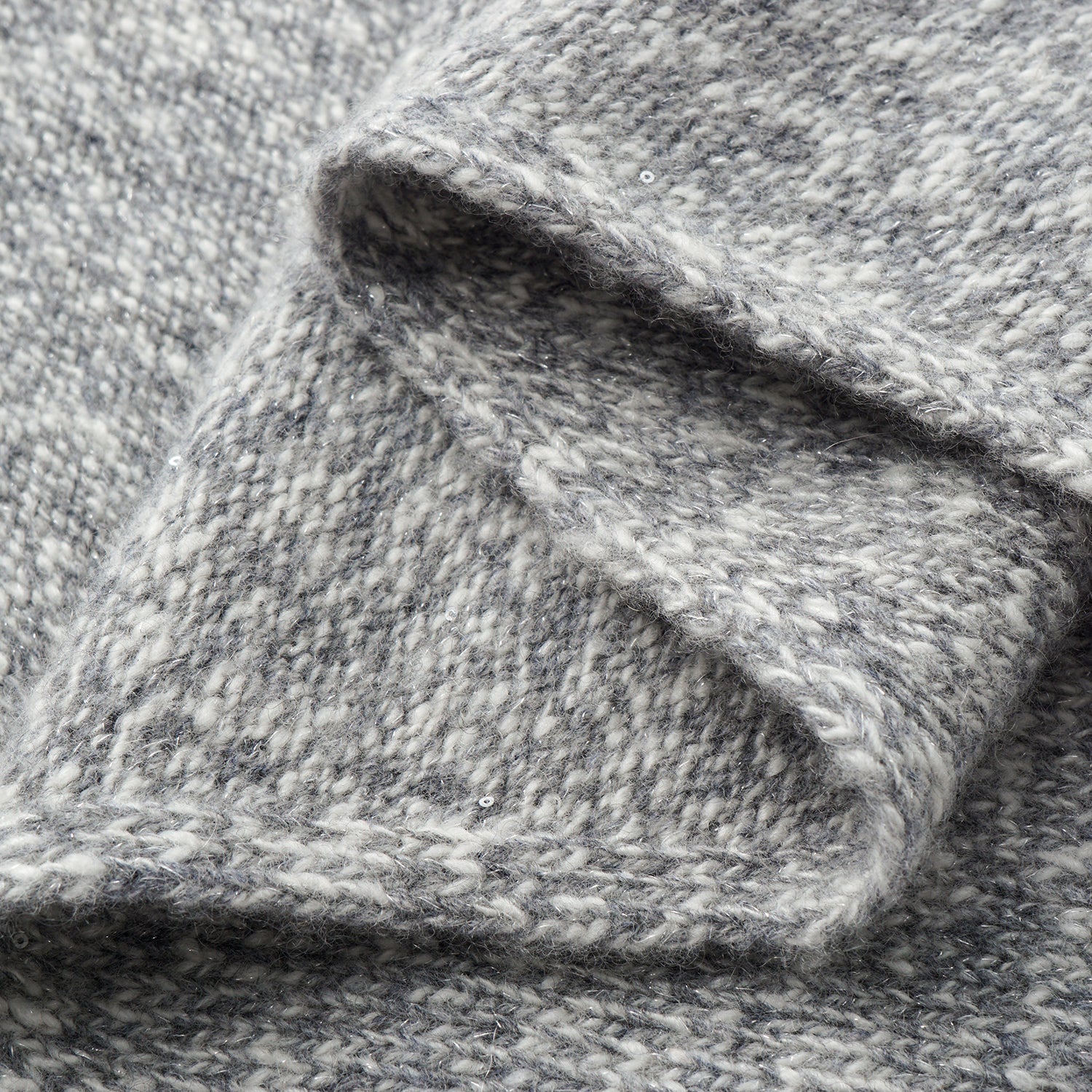 “Winter Diary” 100% Cashmere頂級Slub極細絨柔星點針織披巾—Ash Cloud灰霧嵐雲