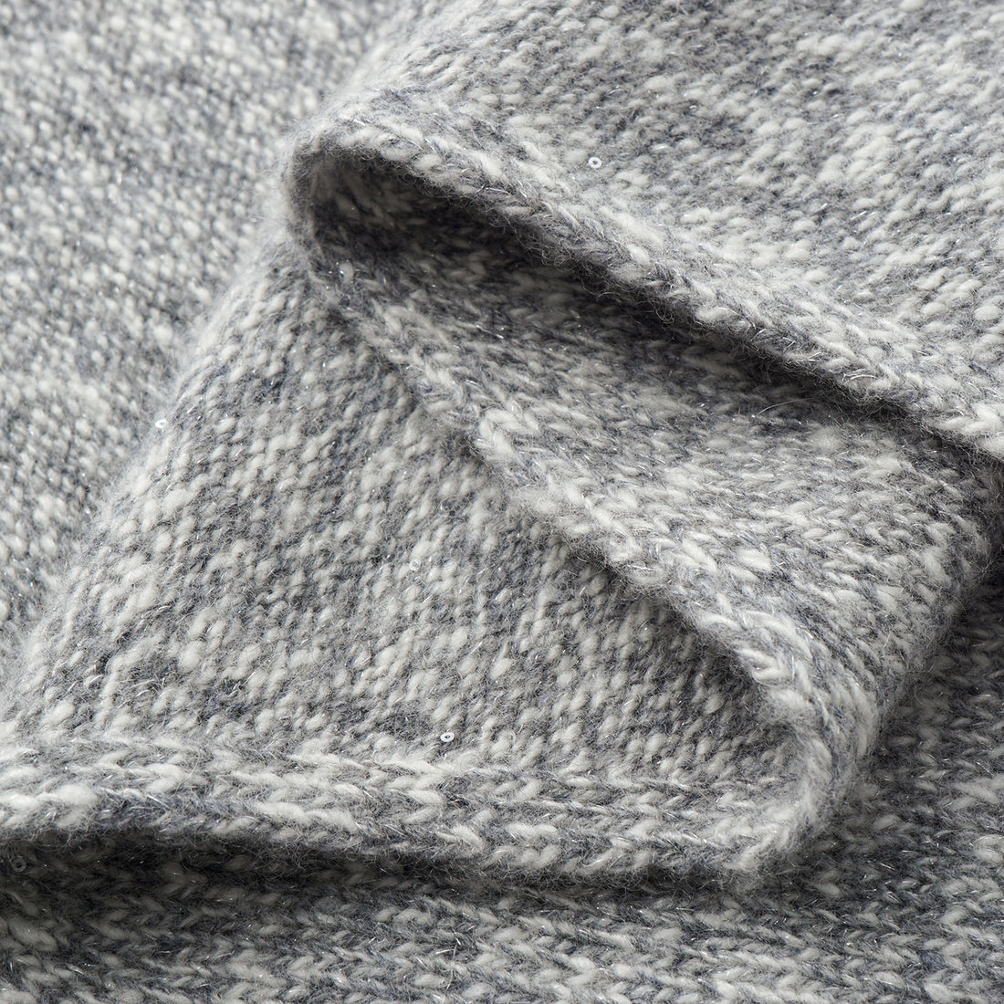 “Winter Diary” 100% Cashmere頂級Slub極細絨柔星點針織披巾—Ash Cloud灰霧嵐雲