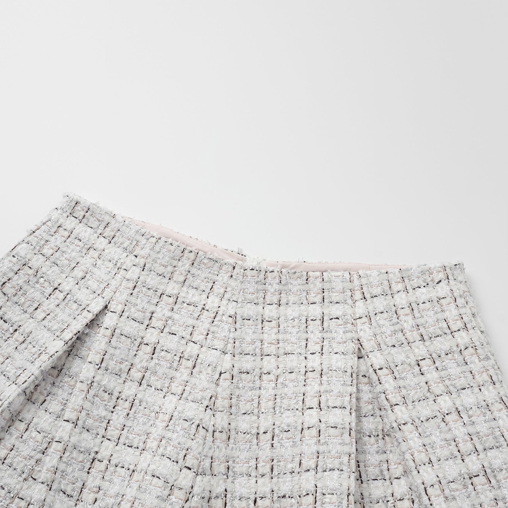 "Chelsea Citywalk."  花呢短褲—Blanc