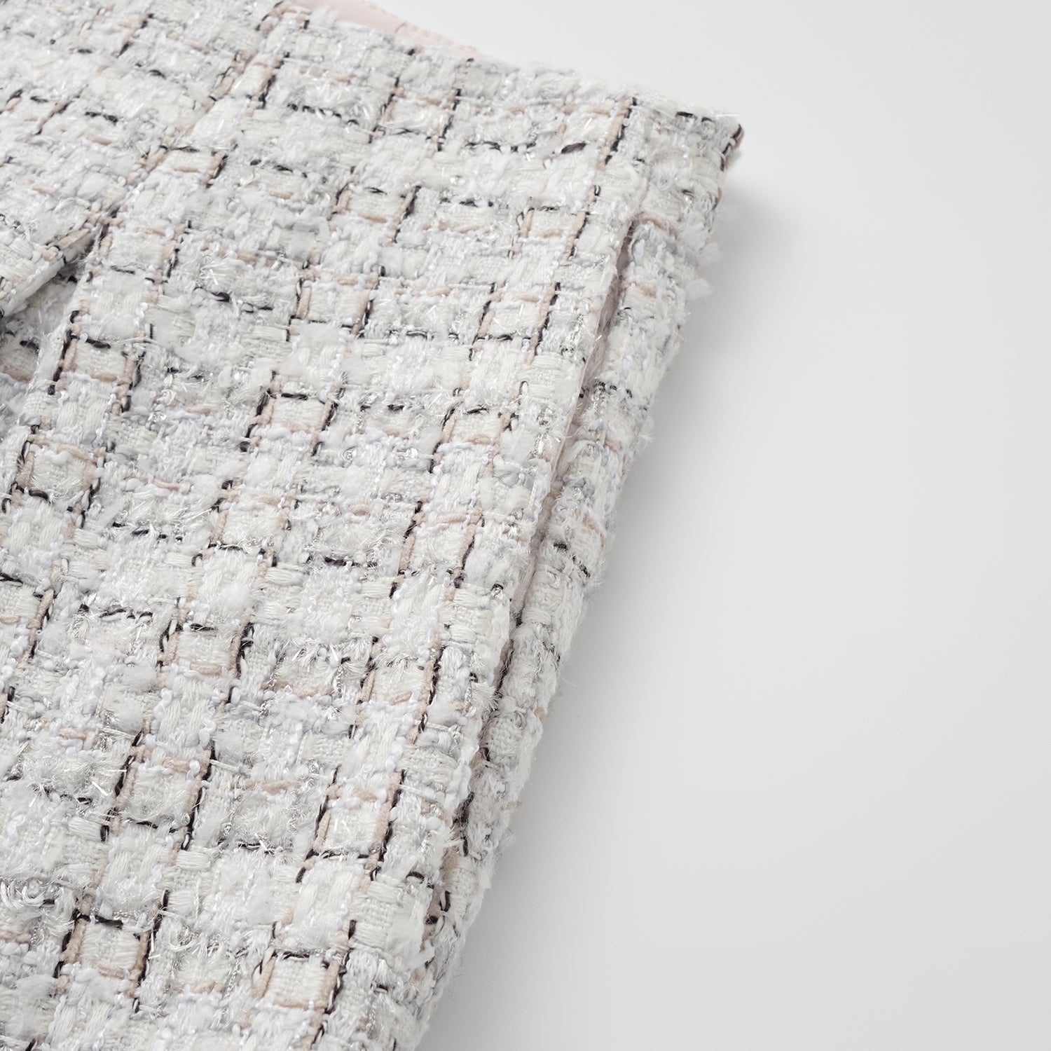 "Chelsea Citywalk."  花呢短褲—Blanc