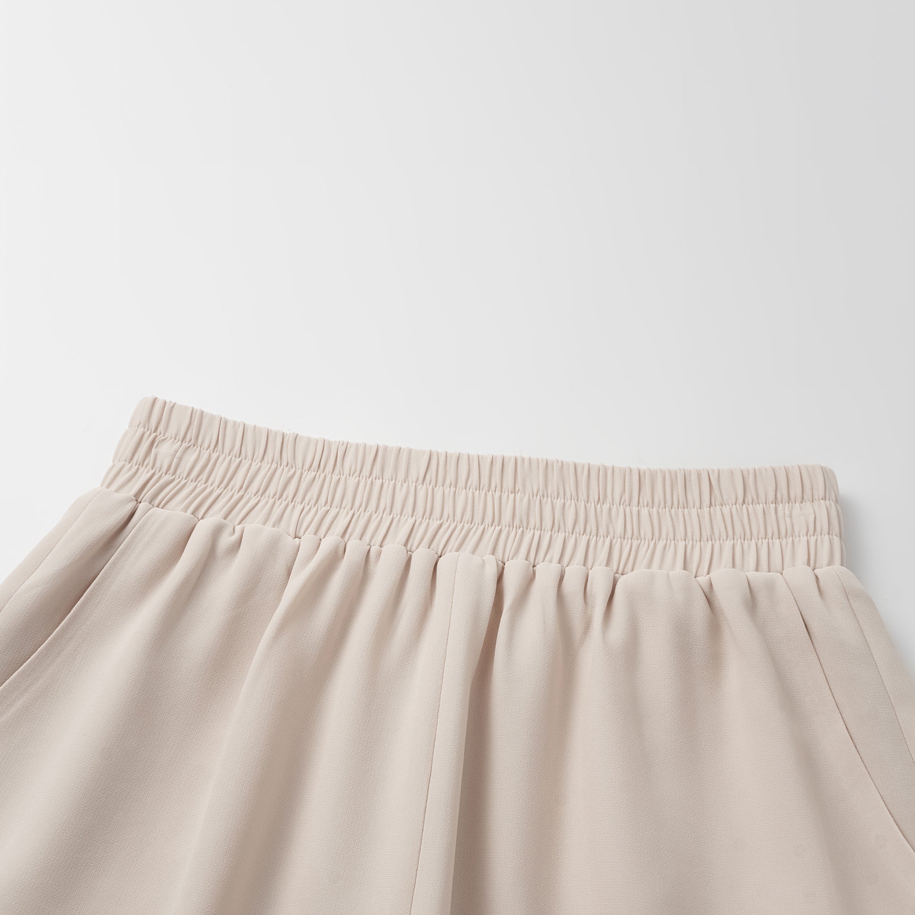 “Easy-go Chic” 肌理醋酸西裝罩衫/短褲套裝—Beige