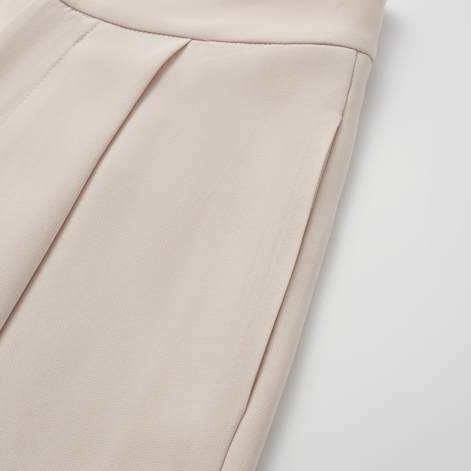 “Easy-go Chic” 肌理醋酸立體剪裁寬褲—Beige