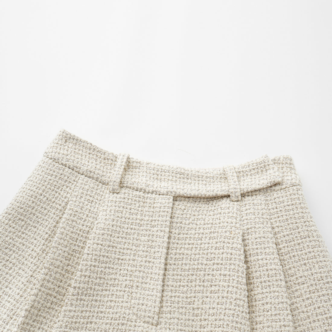 "Chelsea Citywalk." 羊毛真絲立體築理銀織花呢短褲—Bronte Muse勃朗特繆思