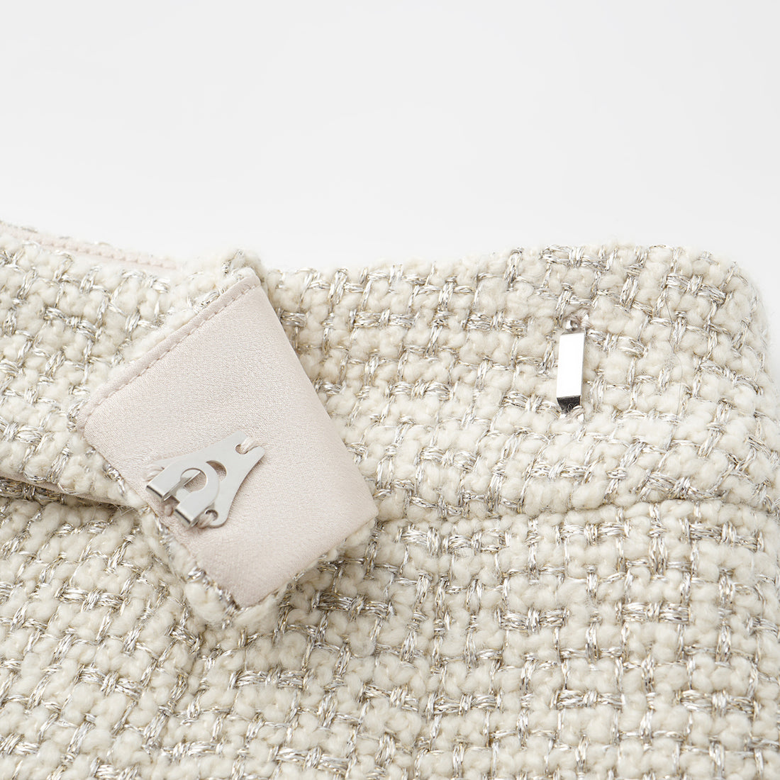 "Chelsea Citywalk." 羊毛真絲立體築理銀織花呢短褲—Bronte Muse勃朗特繆思