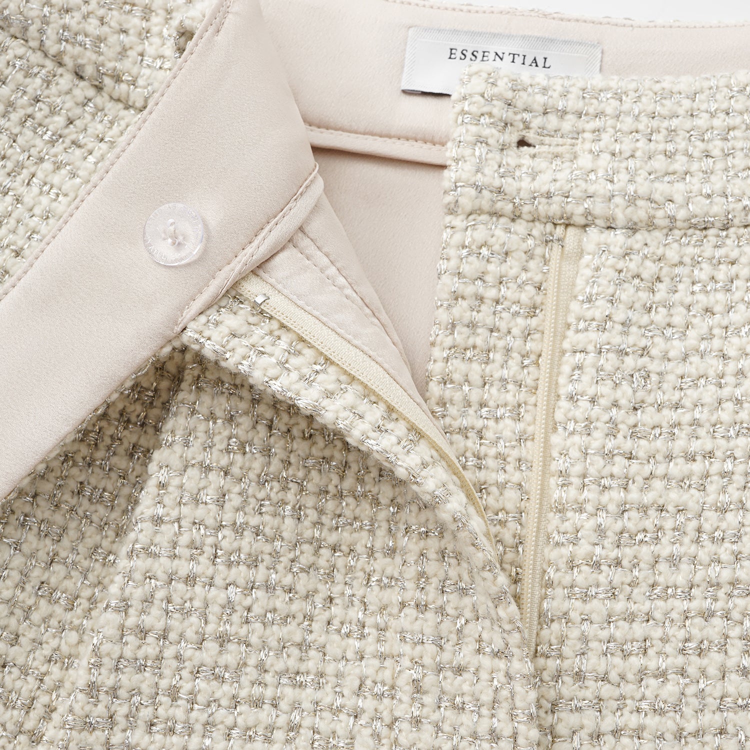 "Chelsea Citywalk." 羊毛真絲立體築理銀織花呢短褲—Bronte Muse勃朗特繆思