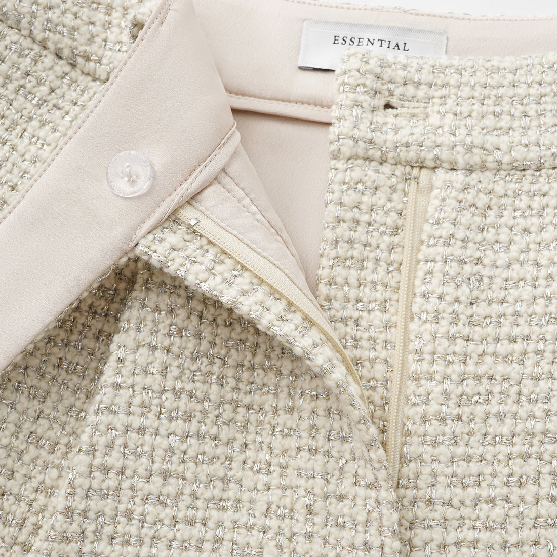 "Chelsea Citywalk." 羊毛真絲立體築理銀織花呢短褲—Bronte Muse勃朗特繆思