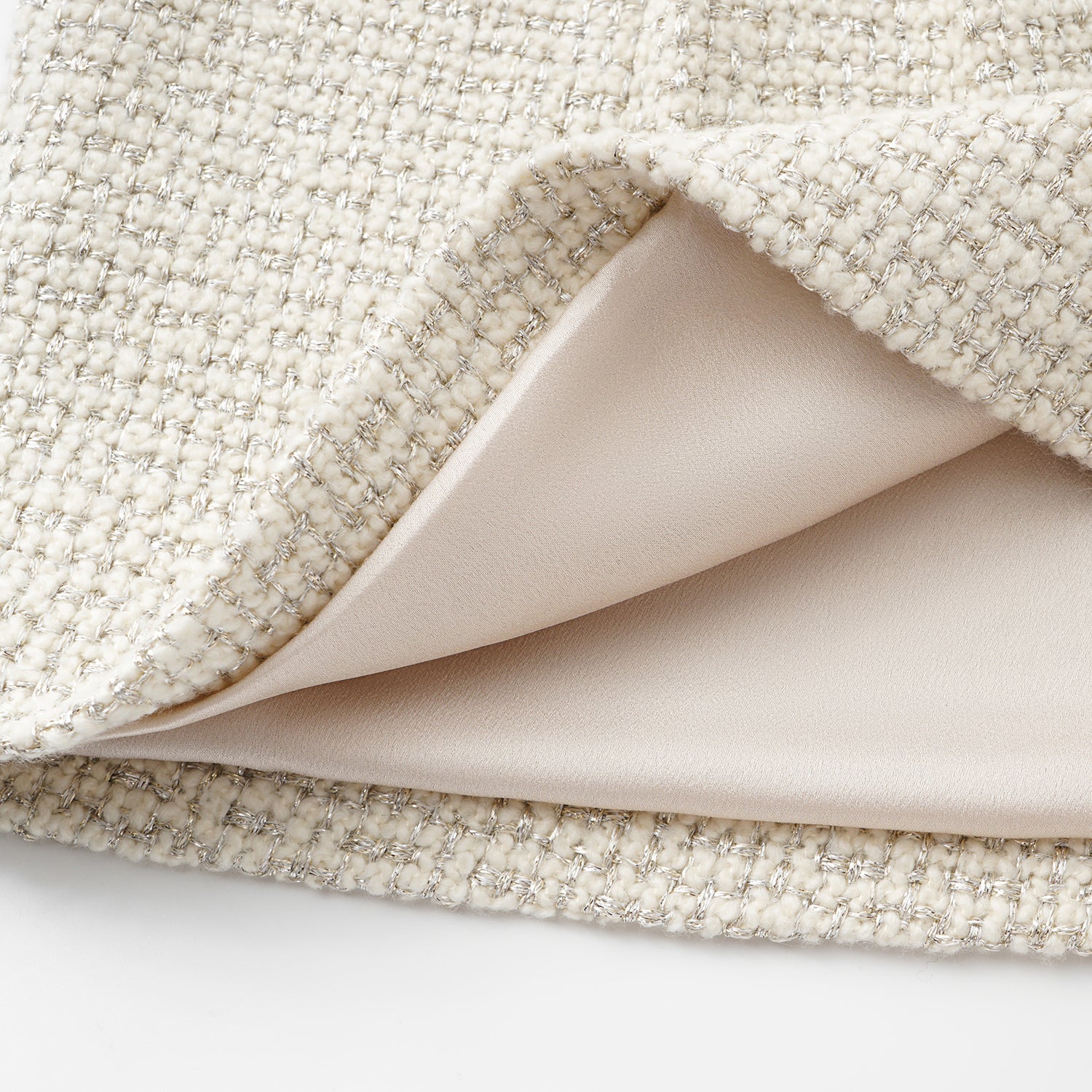 "Chelsea Citywalk." 羊毛真絲立體築理銀織花呢短褲—Bronte Muse勃朗特繆思