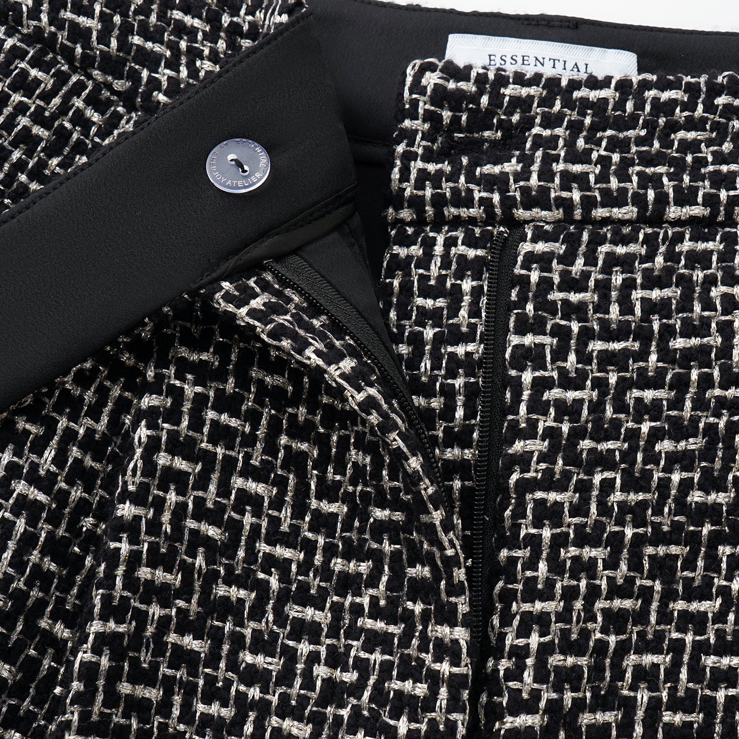 "Chelsea Citywalk." 羊毛真絲立體築理銀織花呢短褲—Woolf Noir吳爾芙之影