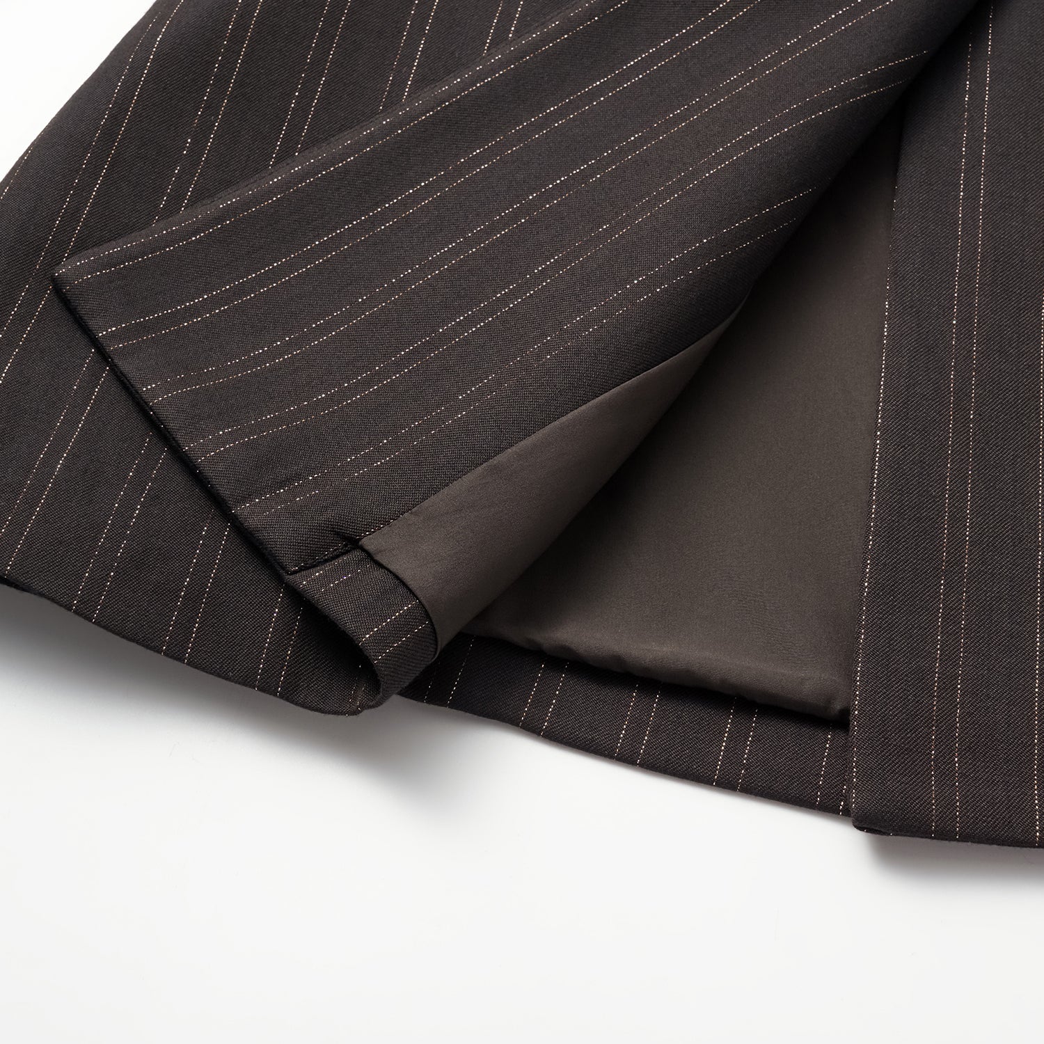 "Speak Sleek." 義大利織金工藝直條立體剪裁西裝外套—Ink