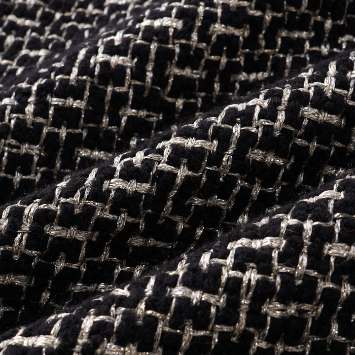 "Chelsea Citywalk." 羊毛真絲立體築理銀織花呢短褲—Woolf Noir吳爾芙之影