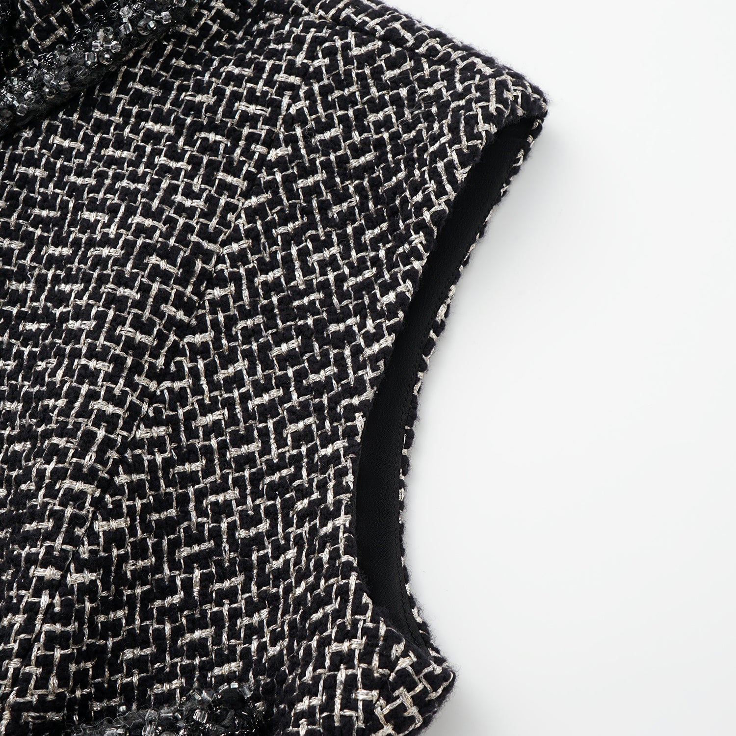 "Chelsea Citywalk." 羊毛真絲立體築理銀織花呢修身馬甲背心洋裝—Woolf Noir吳爾芙之影