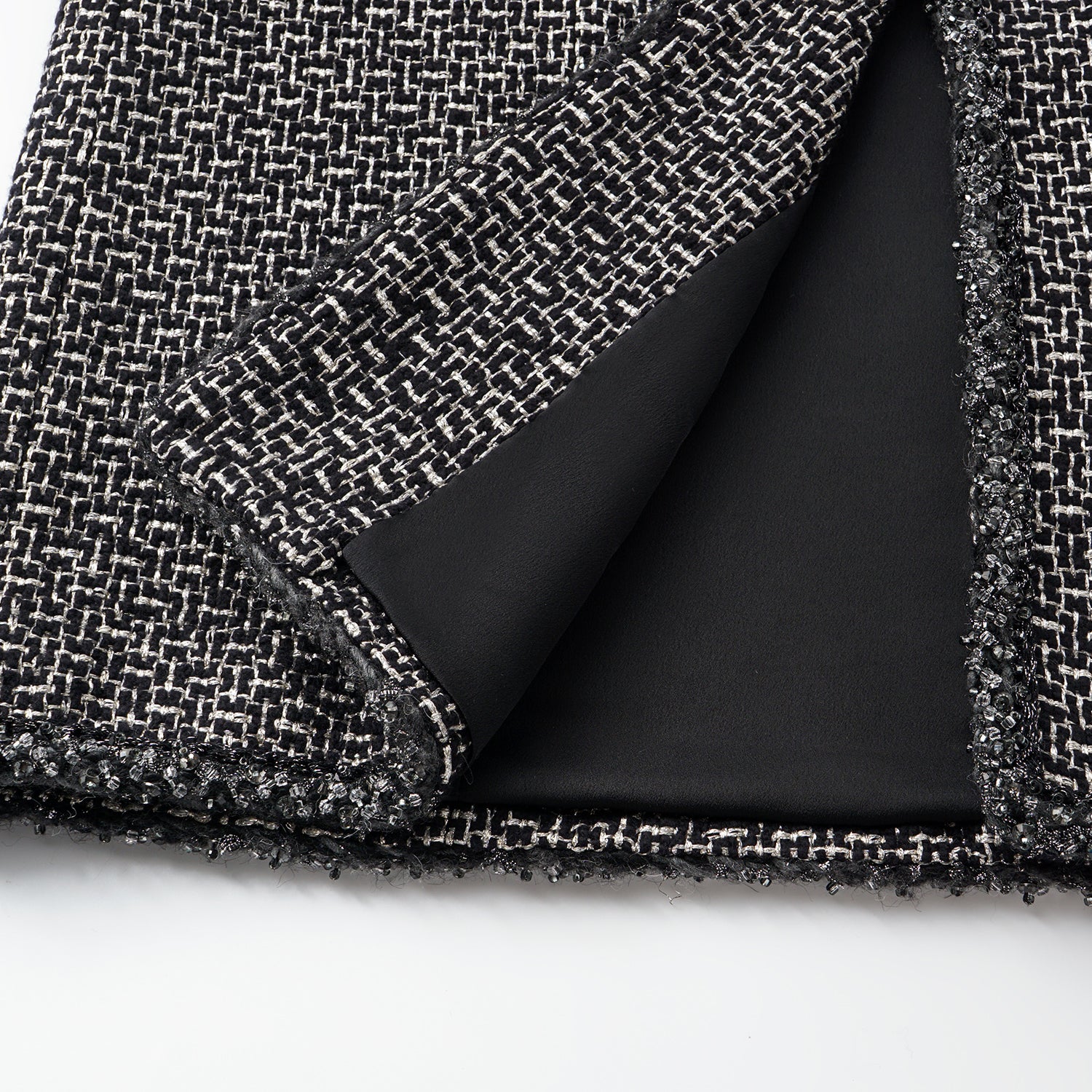 "Chelsea Citywalk." 羊毛真絲立體築理銀織花呢修身馬甲背心洋裝—Woolf Noir吳爾芙之影