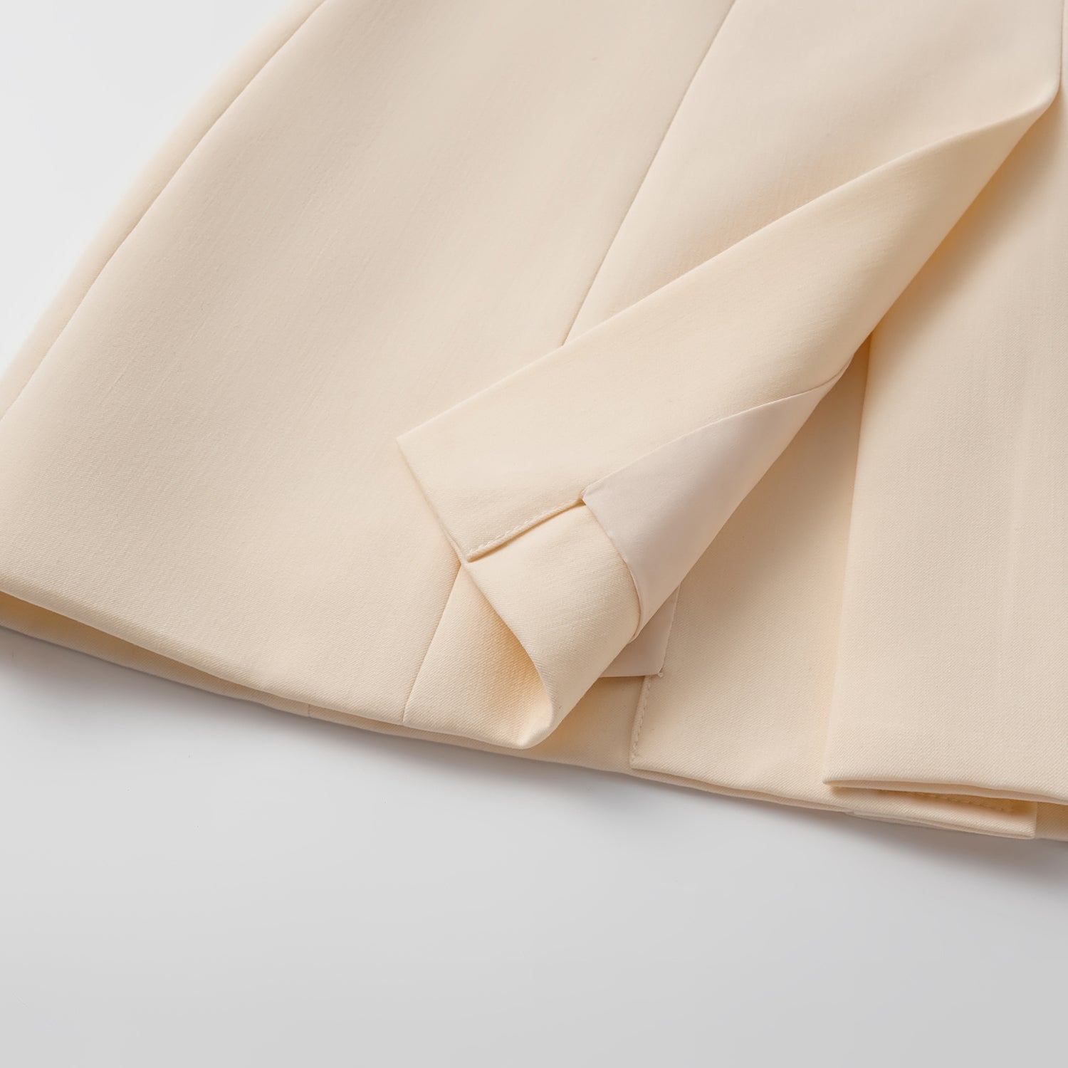 "Weekend at Monaco." 義大利肌理面料狩獵馬甲背心—Beige