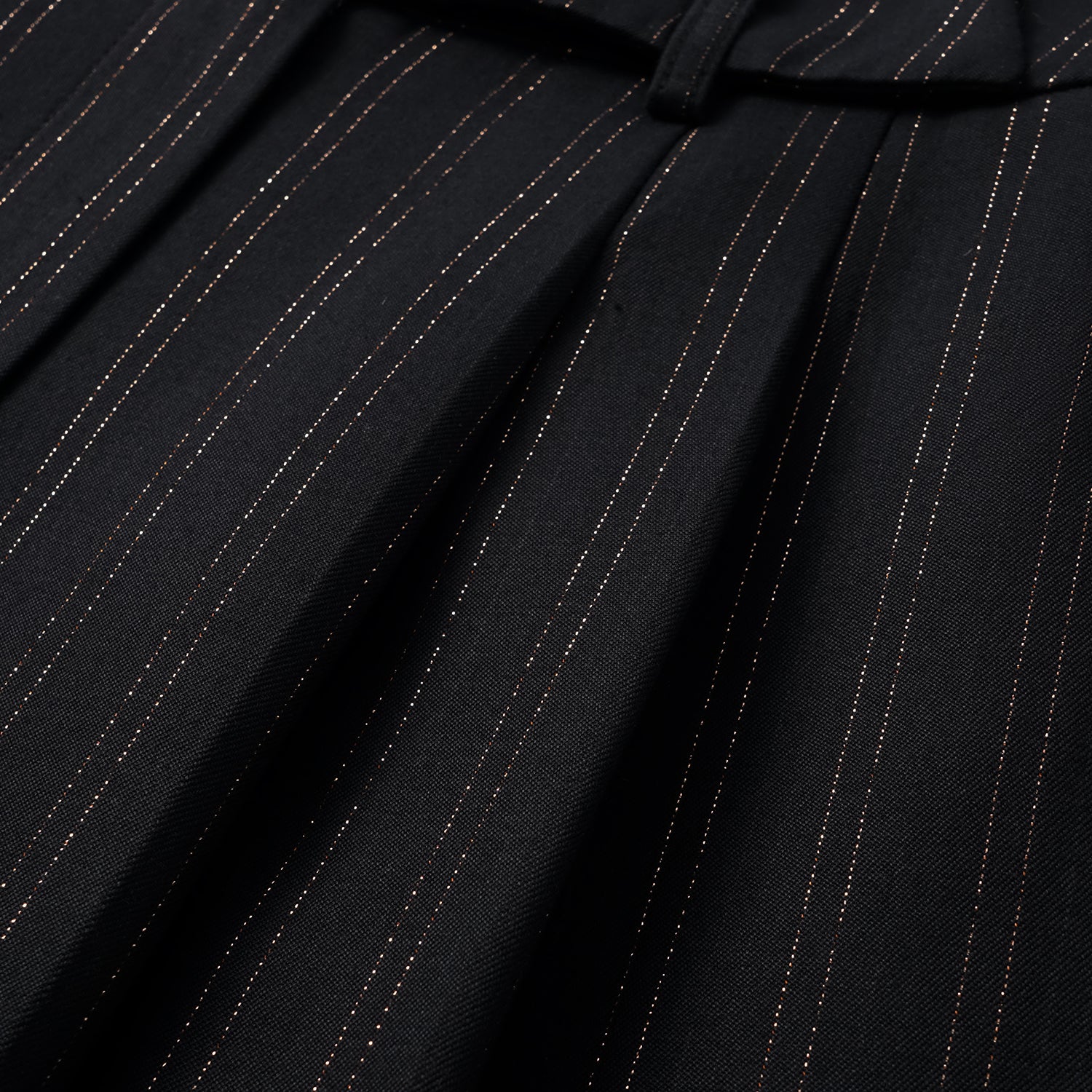 "Speak Sleek." 義大利織金工藝直條西裝短褲—Indigo