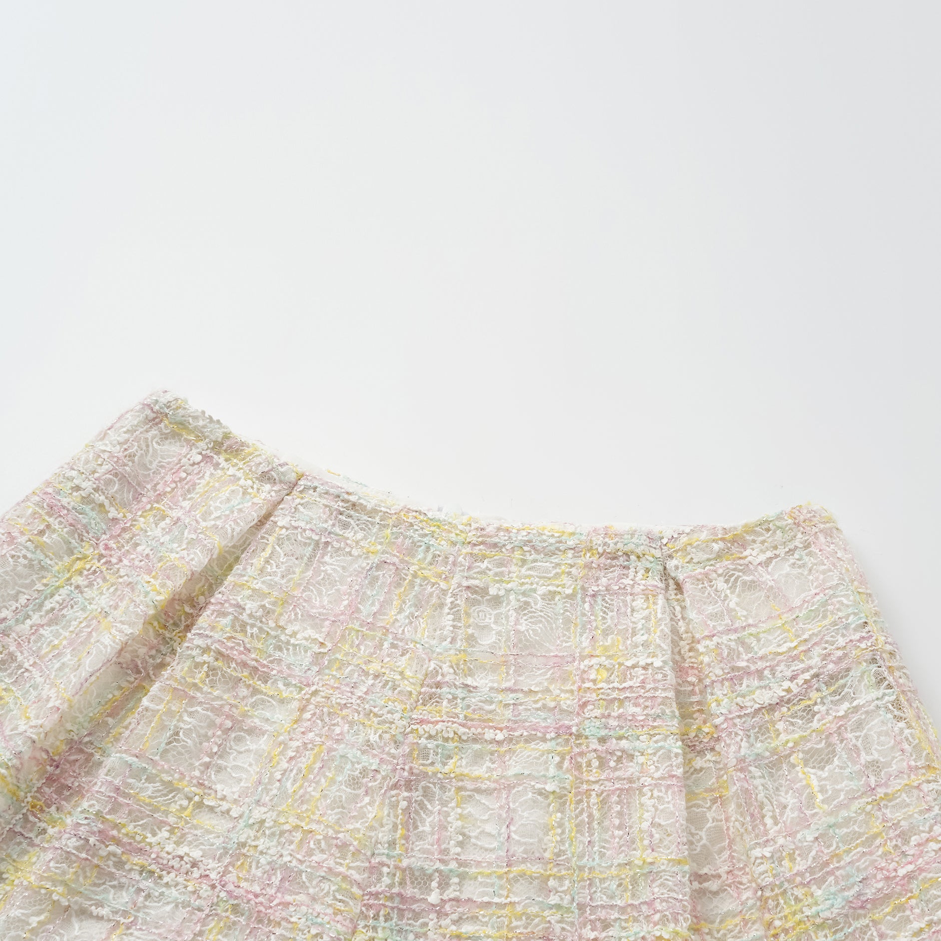 "Quiet Mastery." 法國頂級手工坊特殊工藝蕾絲短褲