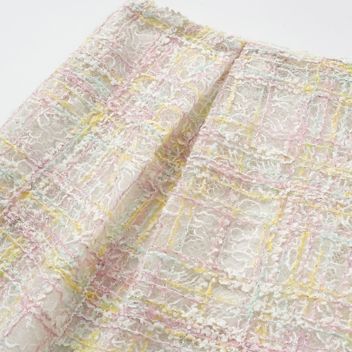 "Quiet Mastery." 法國頂級手工坊特殊工藝蕾絲短褲