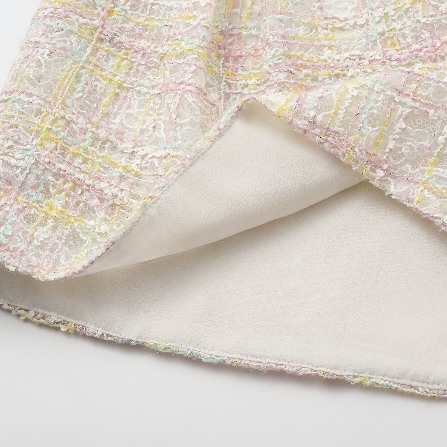 "Quiet Mastery." 法國頂級手工坊特殊工藝蕾絲短褲