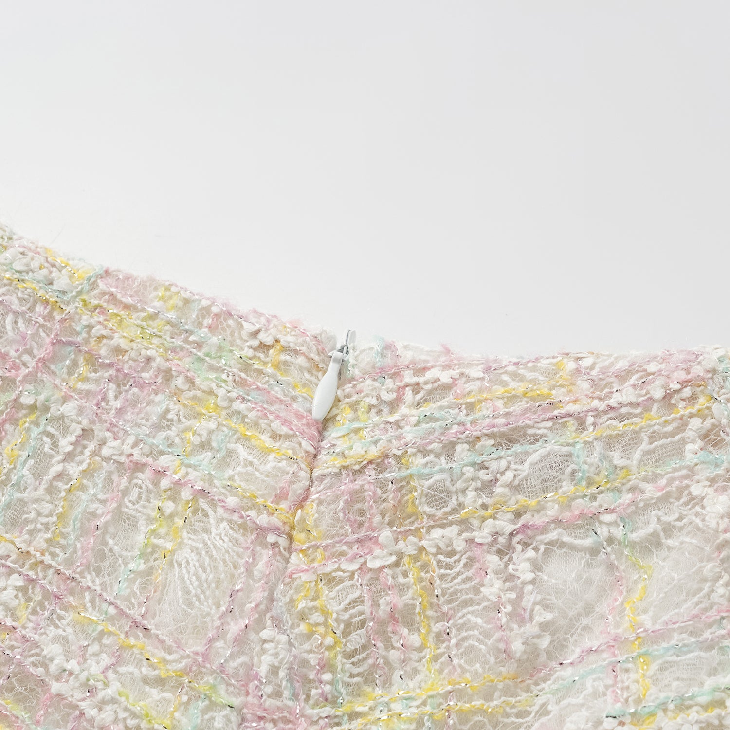 "Quiet Mastery." 法國頂級手工坊特殊工藝蕾絲短褲