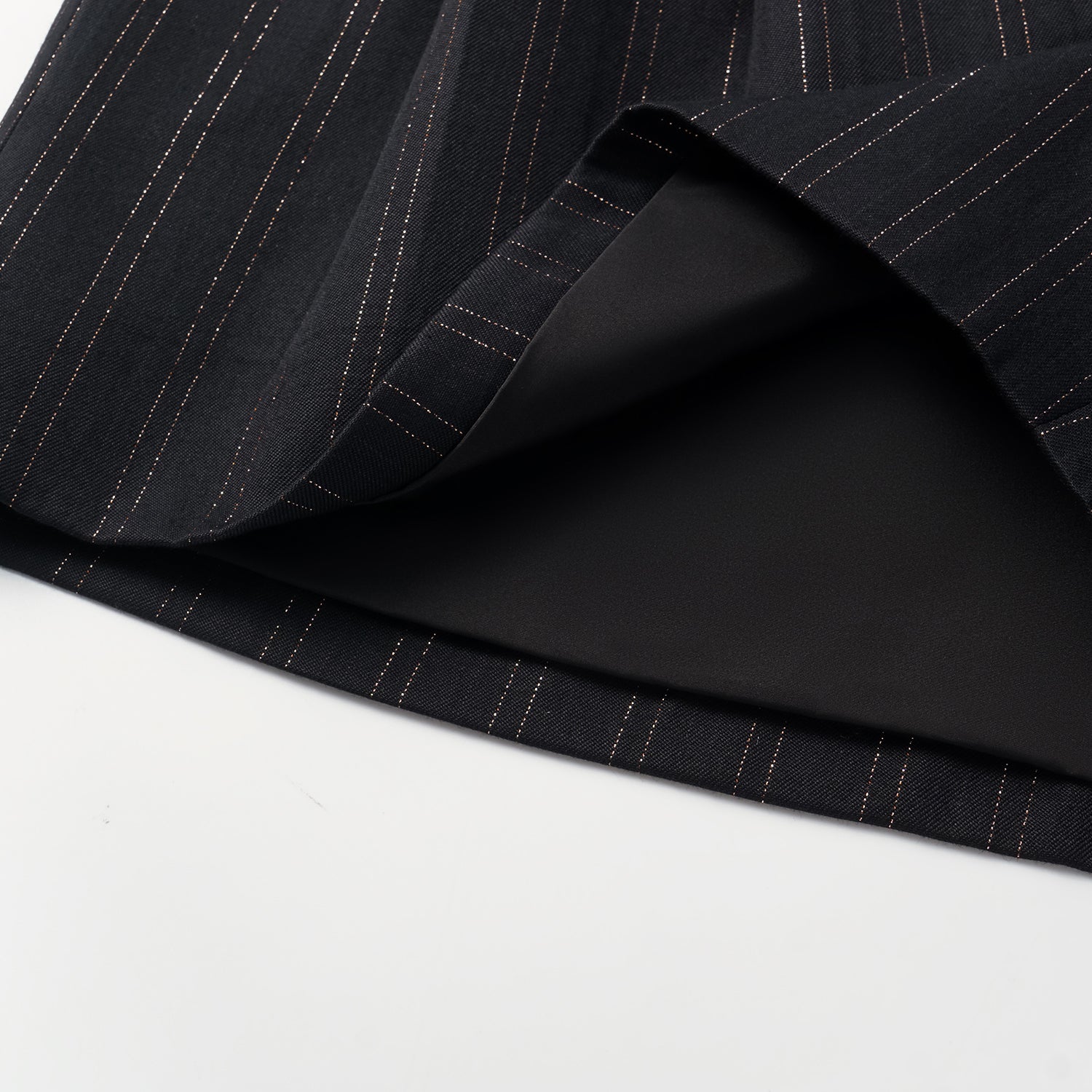 "Speak Sleek." 義大利織金工藝直條西裝短褲—Indigo