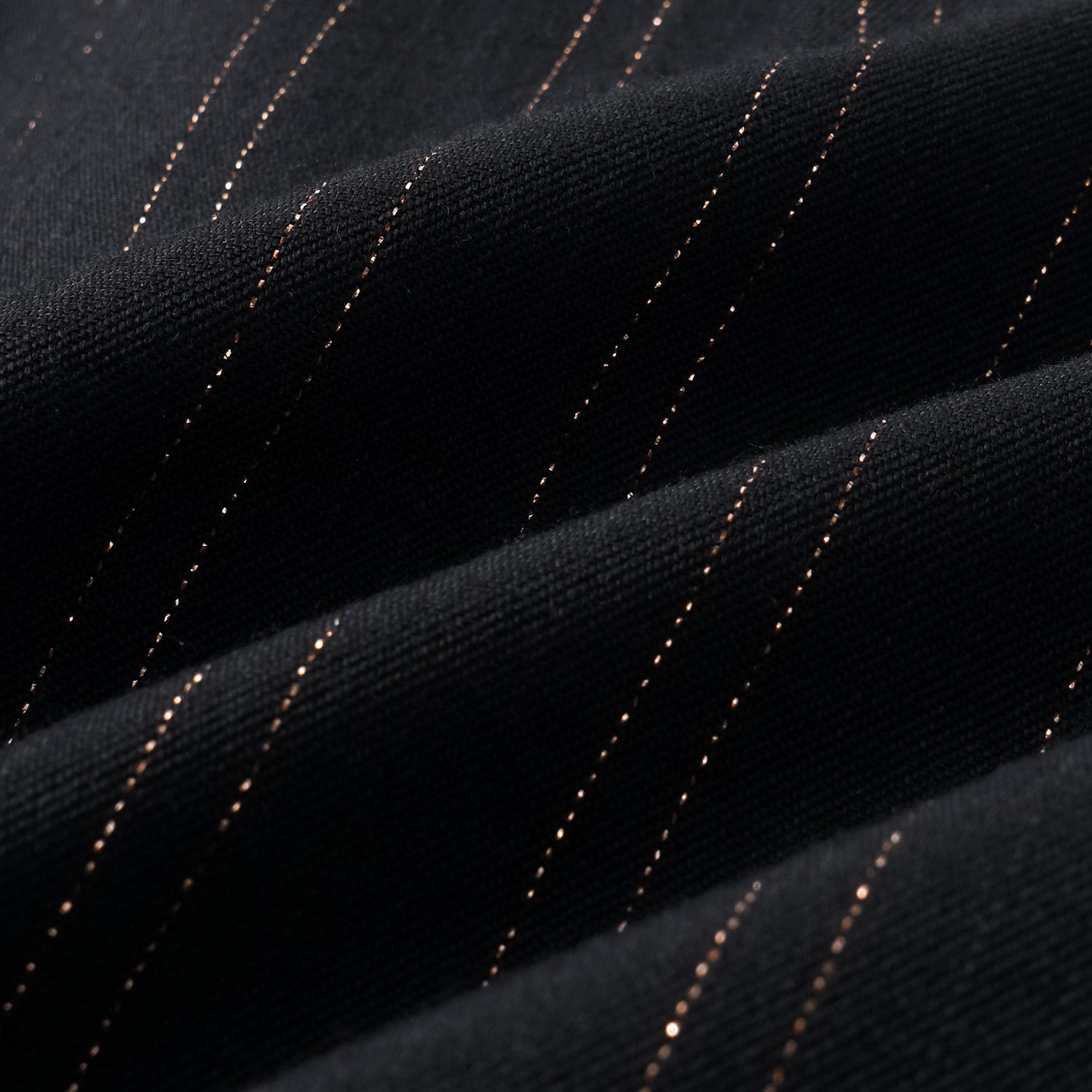 "Speak Sleek." 義大利織金工藝直條西裝短褲—Indigo