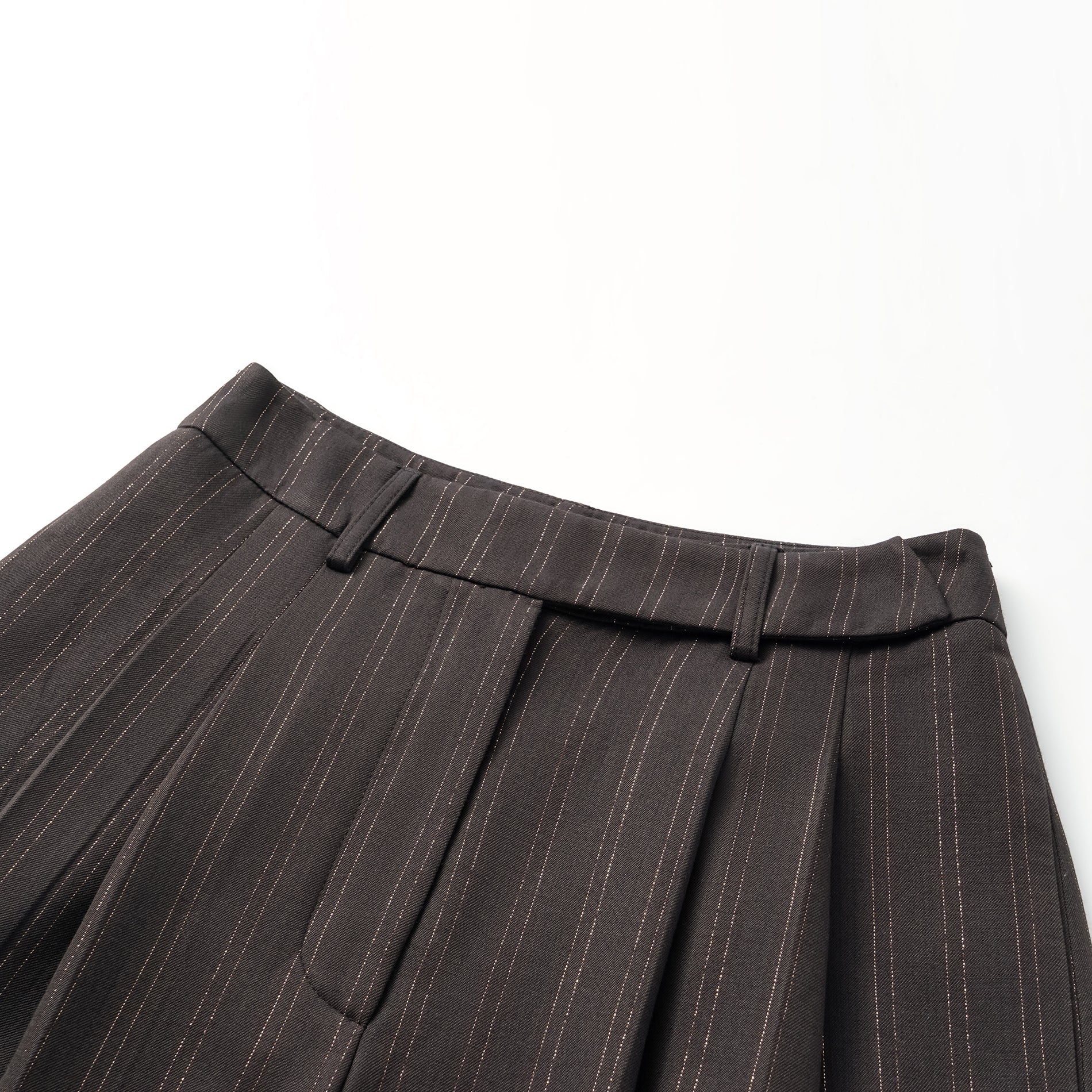 "Speak Sleek." 義大利織金工藝直條西裝短褲—InK