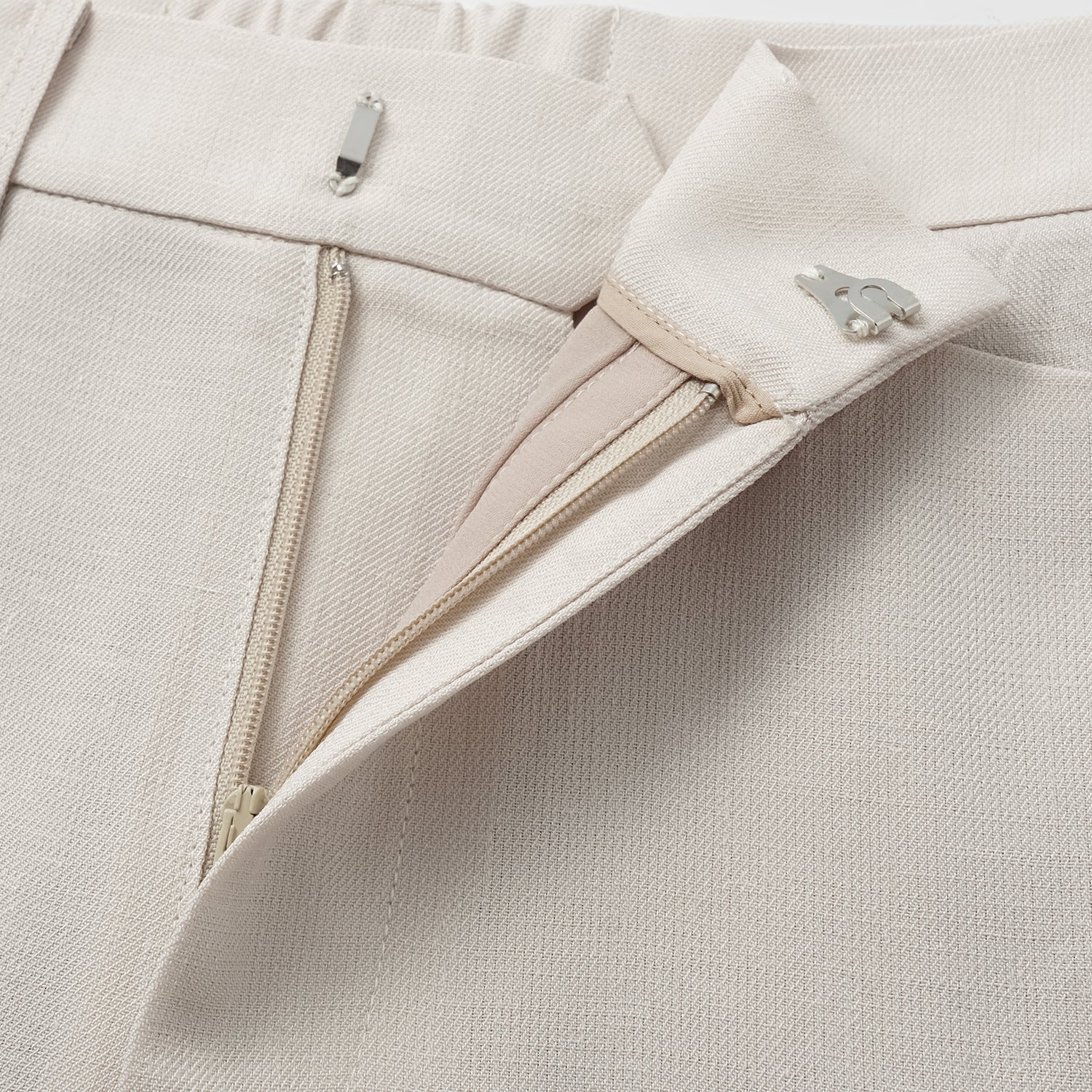 "Weekend at Monaco." 特殊絲竹肌理工藝醋酸休閒九分褲—Beige