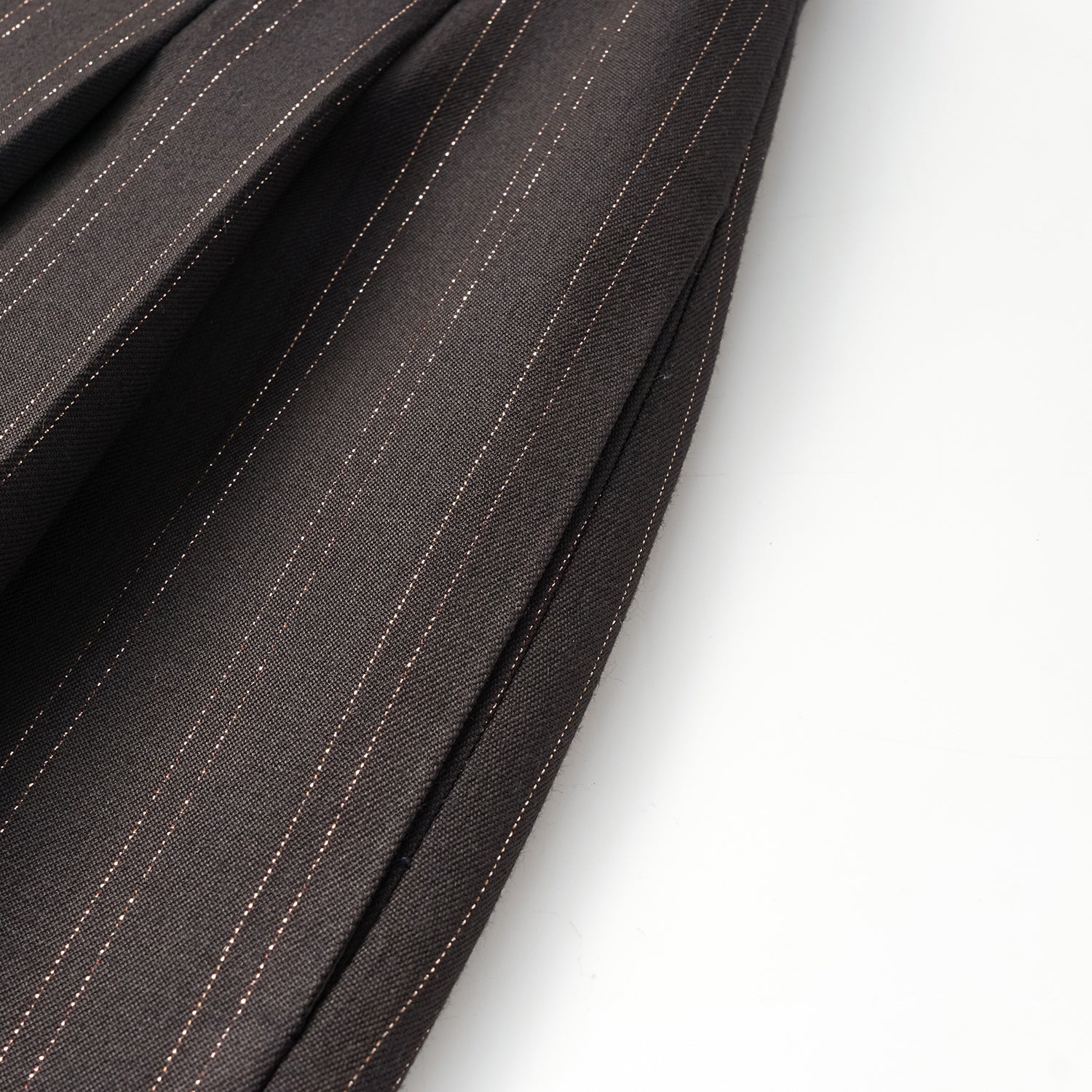 "Speak Sleek." 義大利織金工藝直條西裝短褲—InK