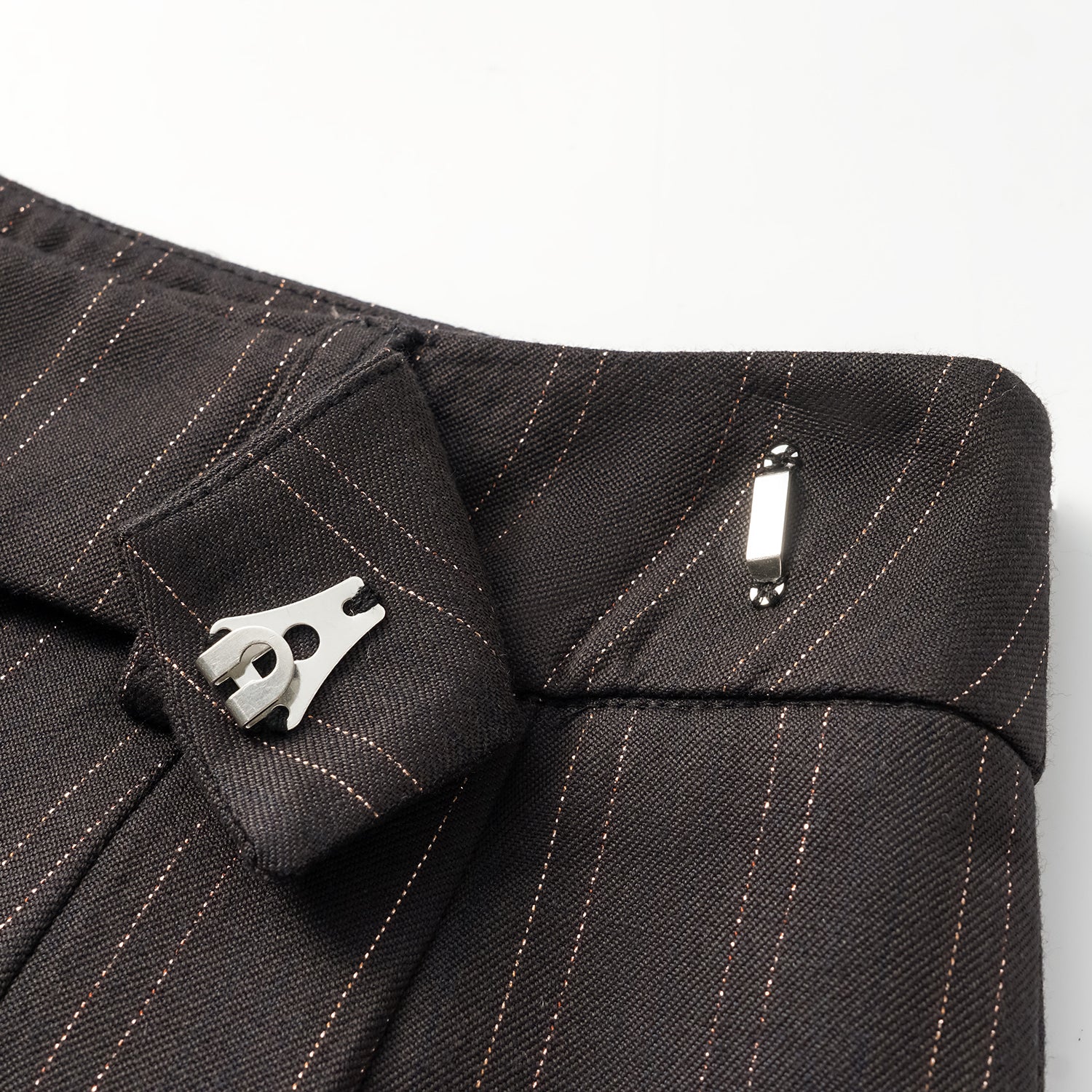 "Speak Sleek." 義大利織金工藝直條西裝短褲—InK