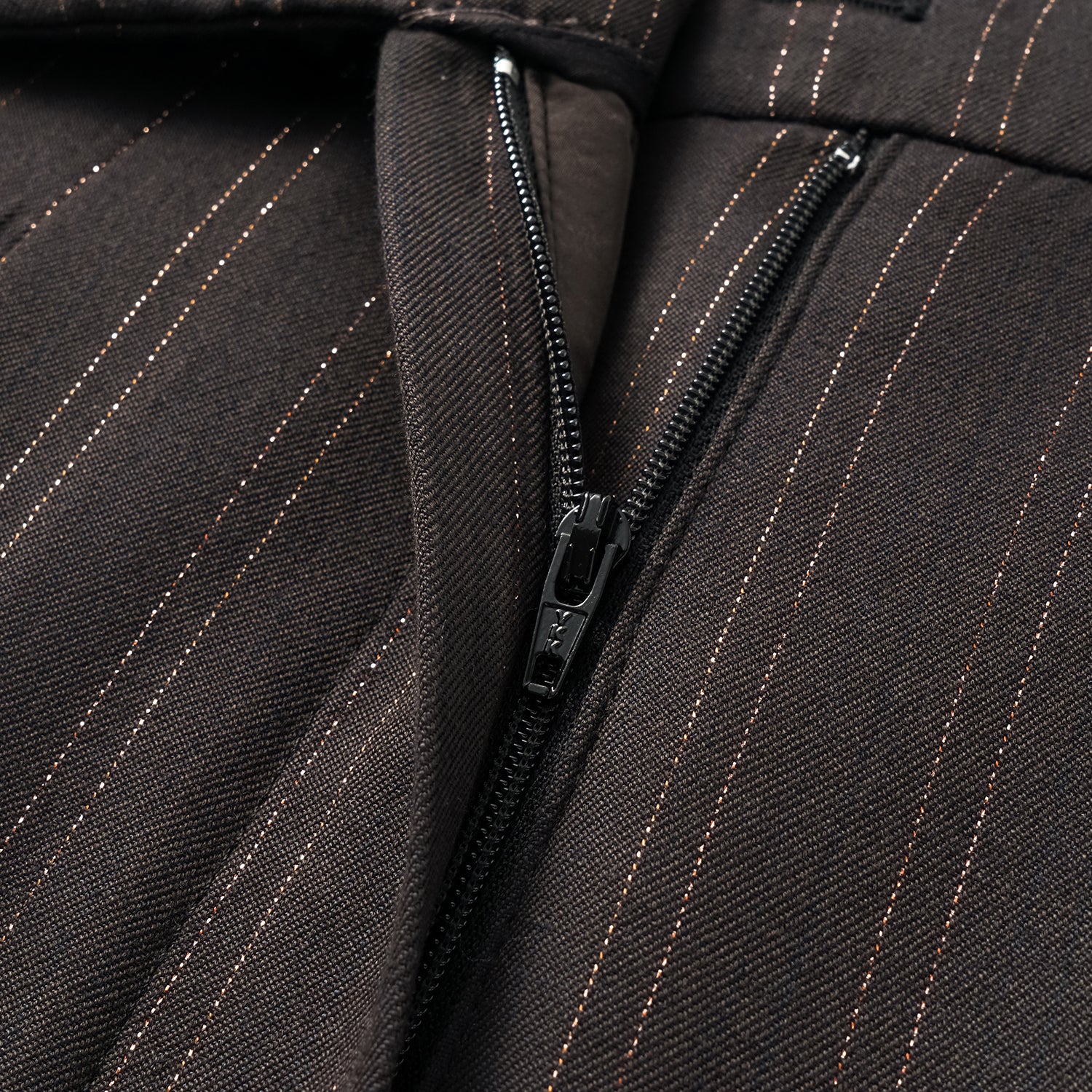 "Speak Sleek." 義大利織金工藝直條西裝短褲—InK