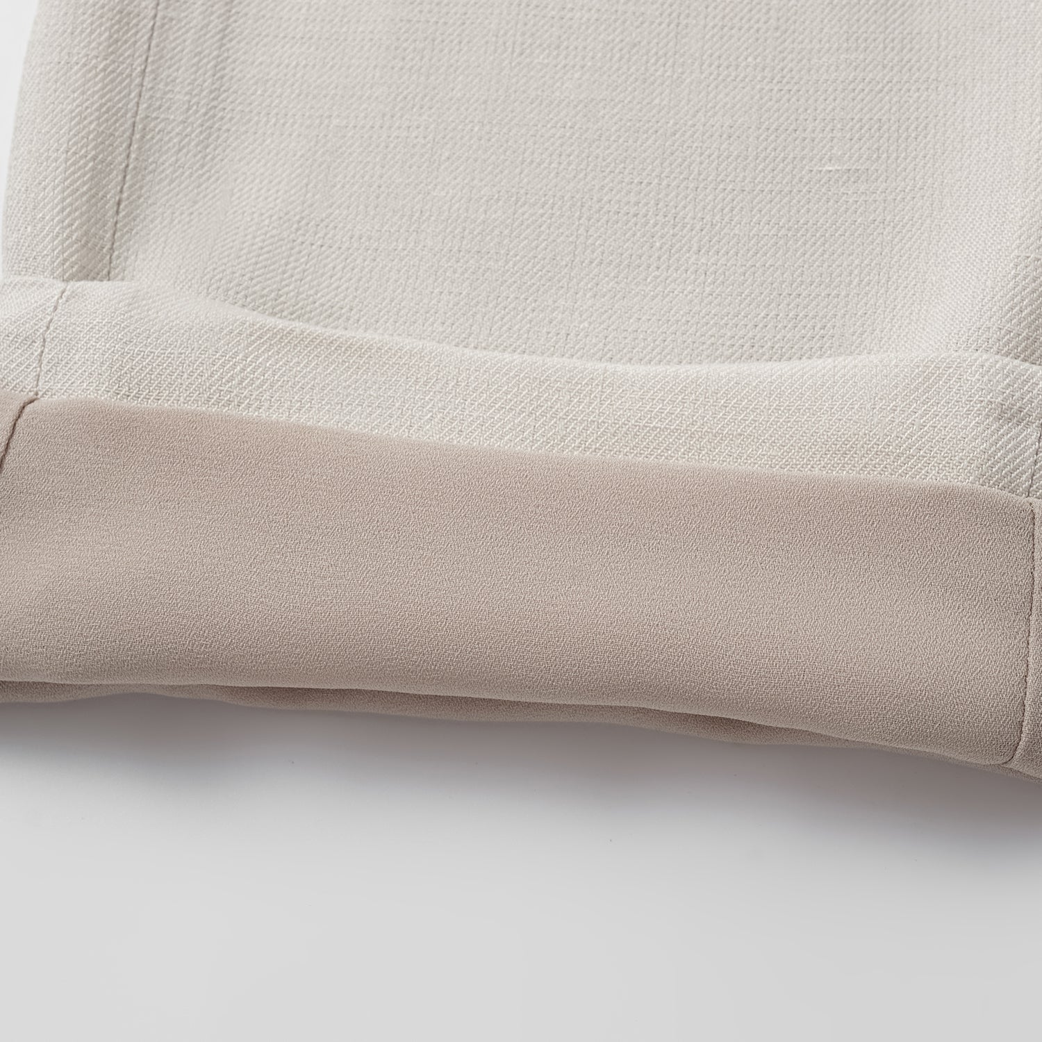 "Weekend at Monaco." 特殊絲竹肌理工藝醋酸休閒九分褲—Beige