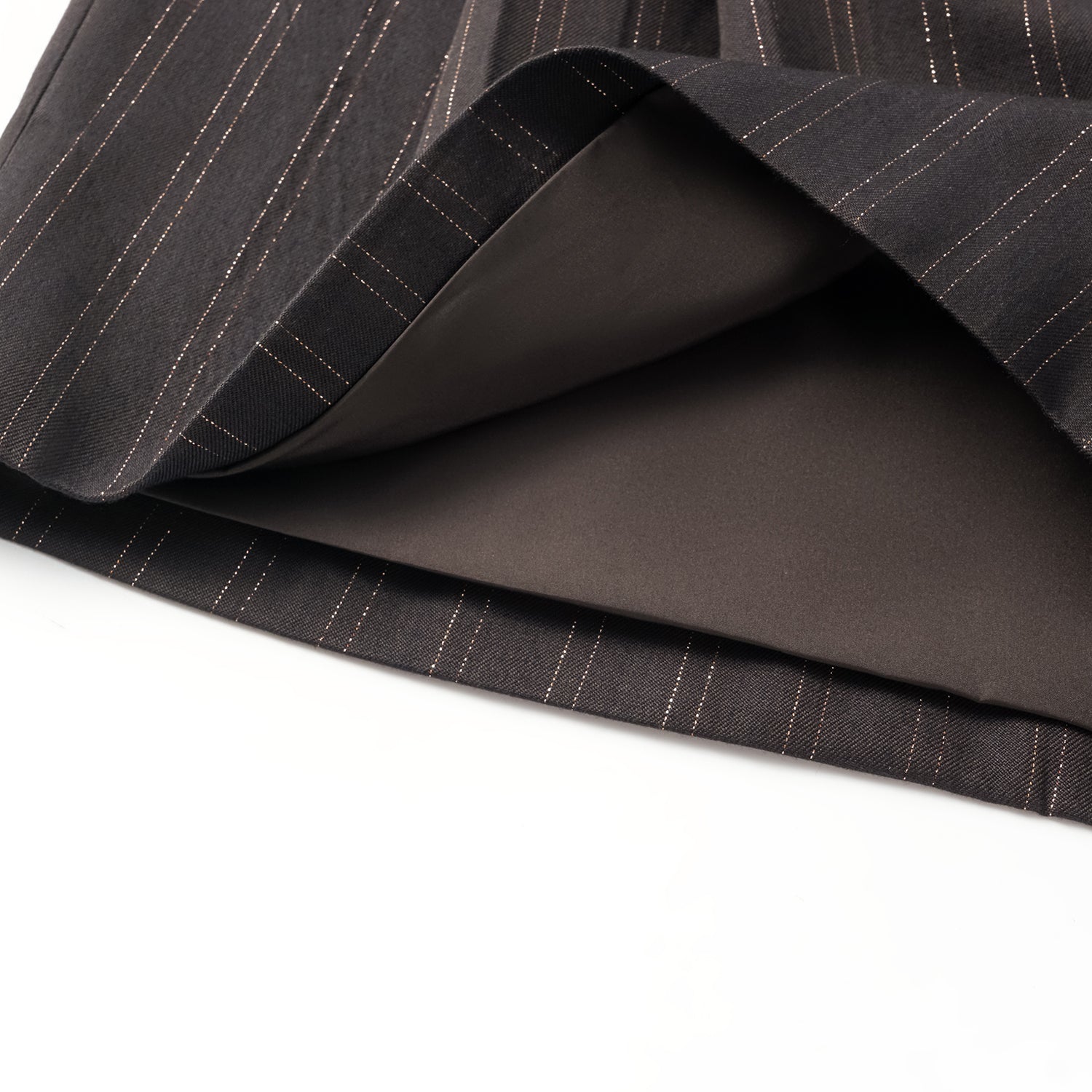 "Speak Sleek." 義大利織金工藝直條西裝短褲—InK