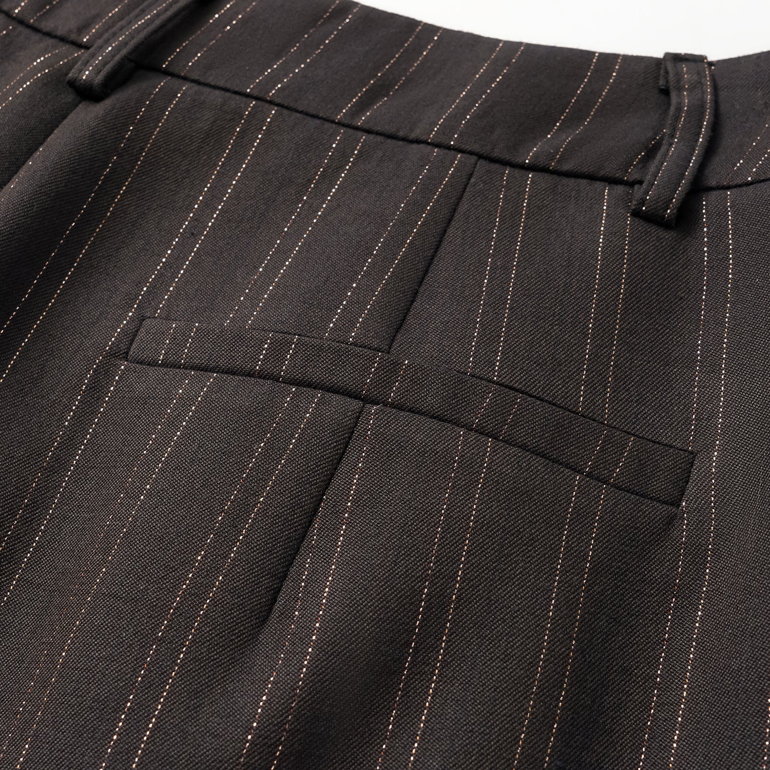 "Speak Sleek." 義大利織金工藝直條西裝短褲—InK