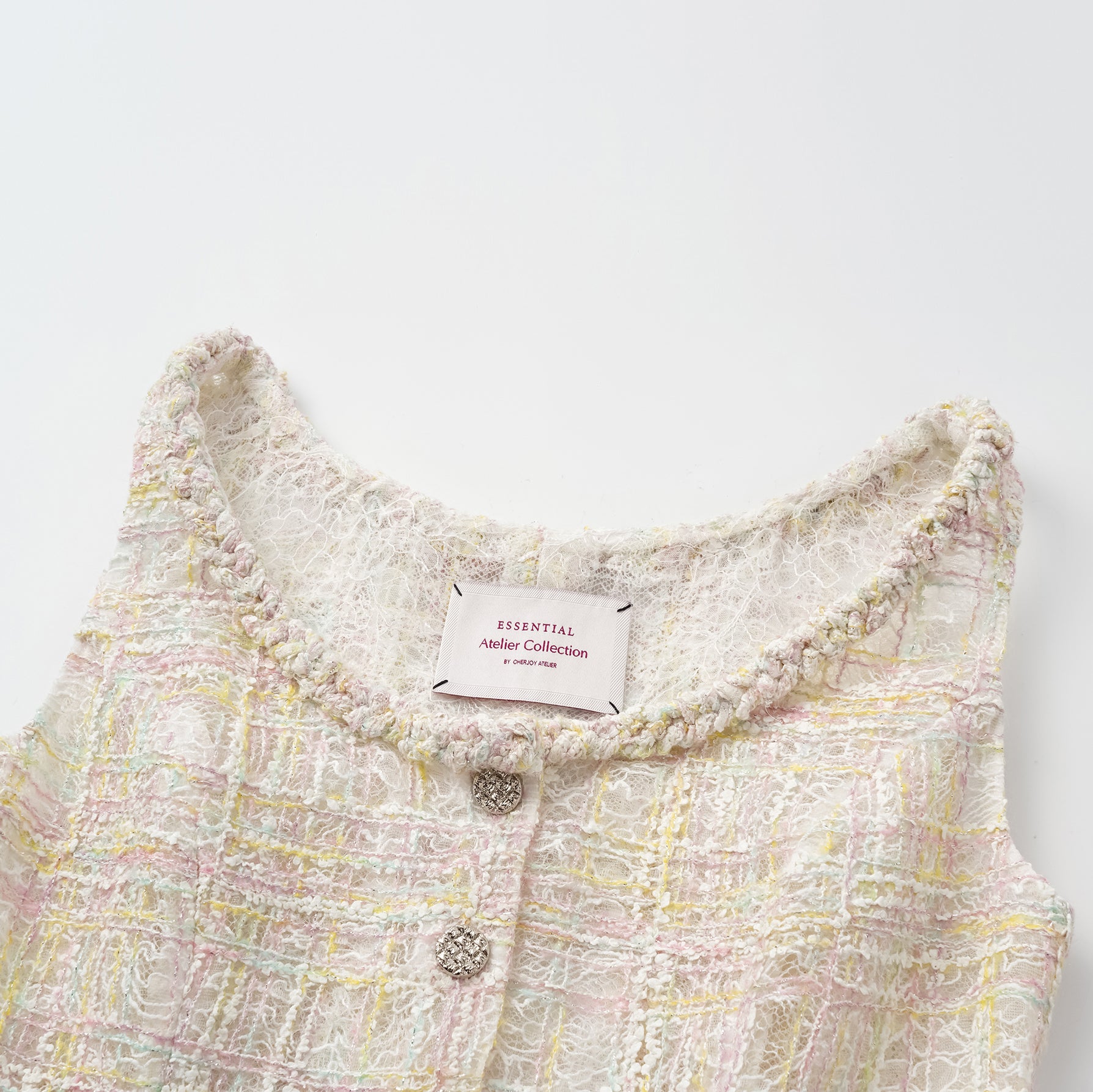 "Quiet Mastery." 法國頂級手工坊特殊工藝蕾絲背心