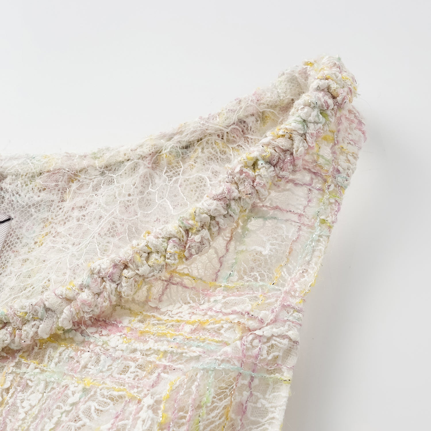 "Quiet Mastery." 法國頂級手工坊特殊工藝蕾絲背心