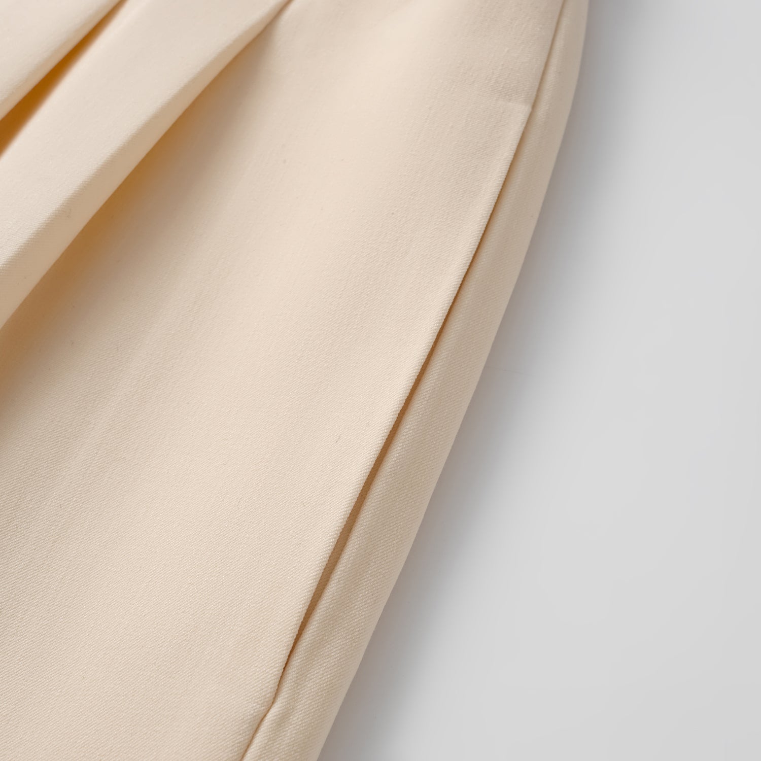 "Weekend at Monaco." 義大利肌理面料短褲—Beige