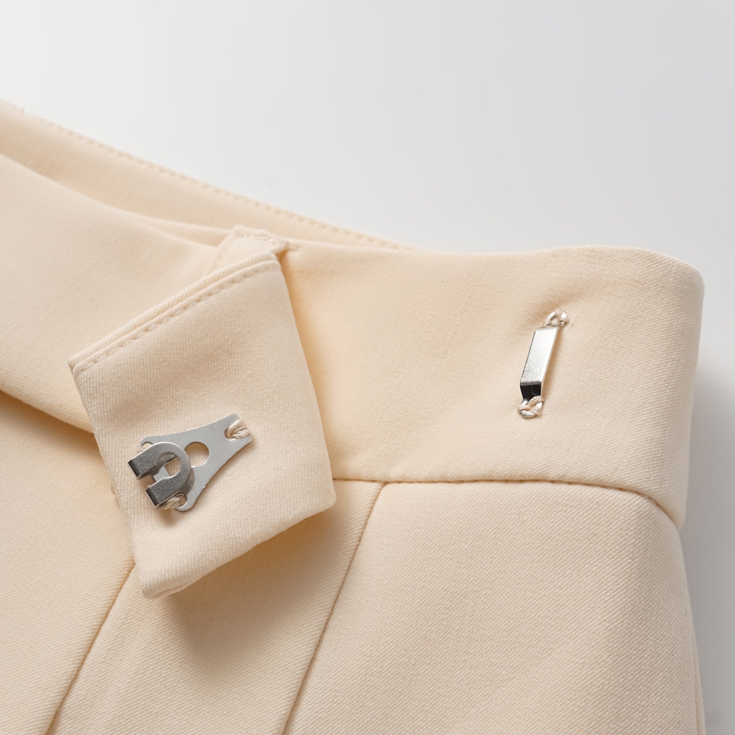 "Weekend at Monaco." 義大利肌理面料短褲—Beige