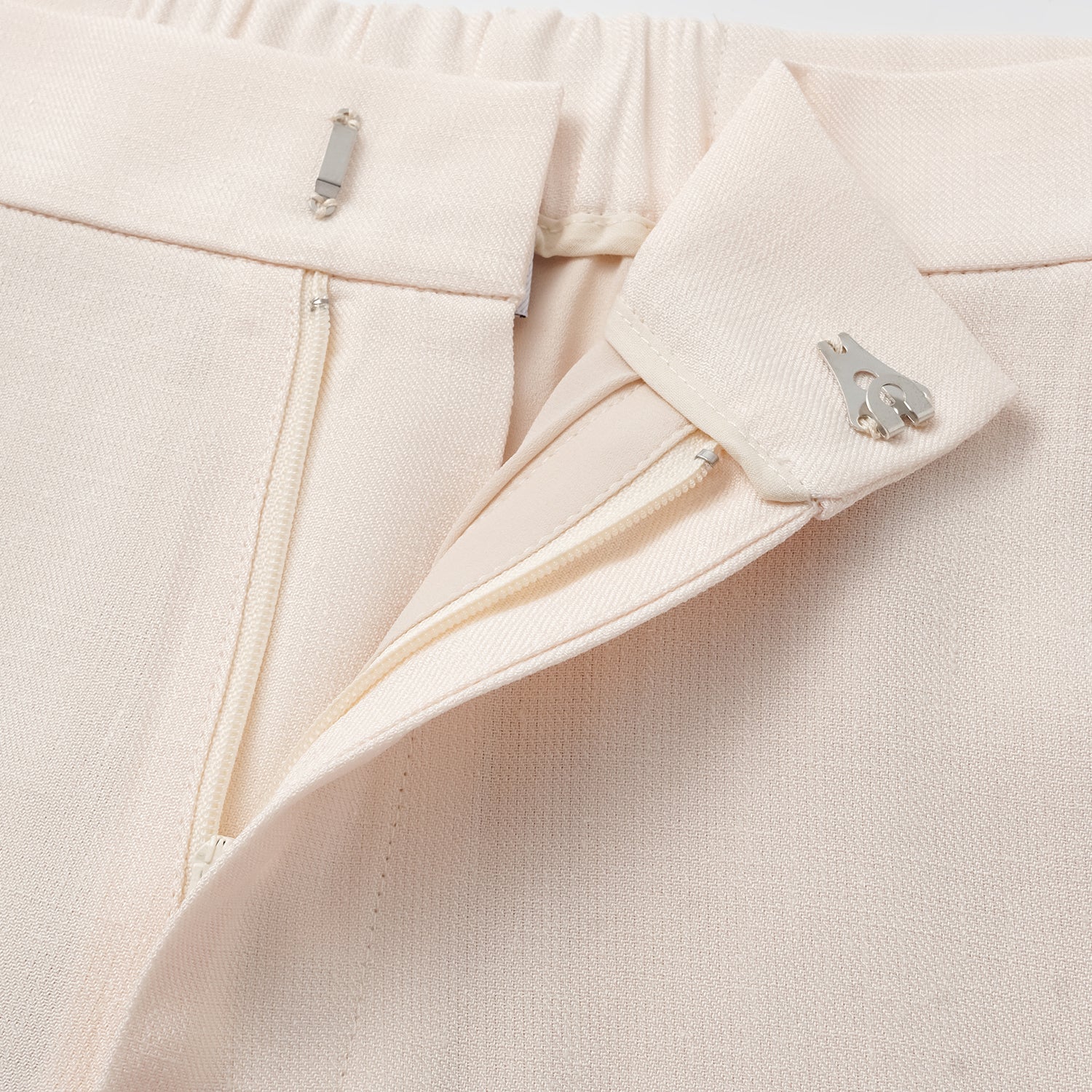 "Weekend at Monaco." 特殊絲竹肌理工藝醋酸休閒喇叭褲—Ivory