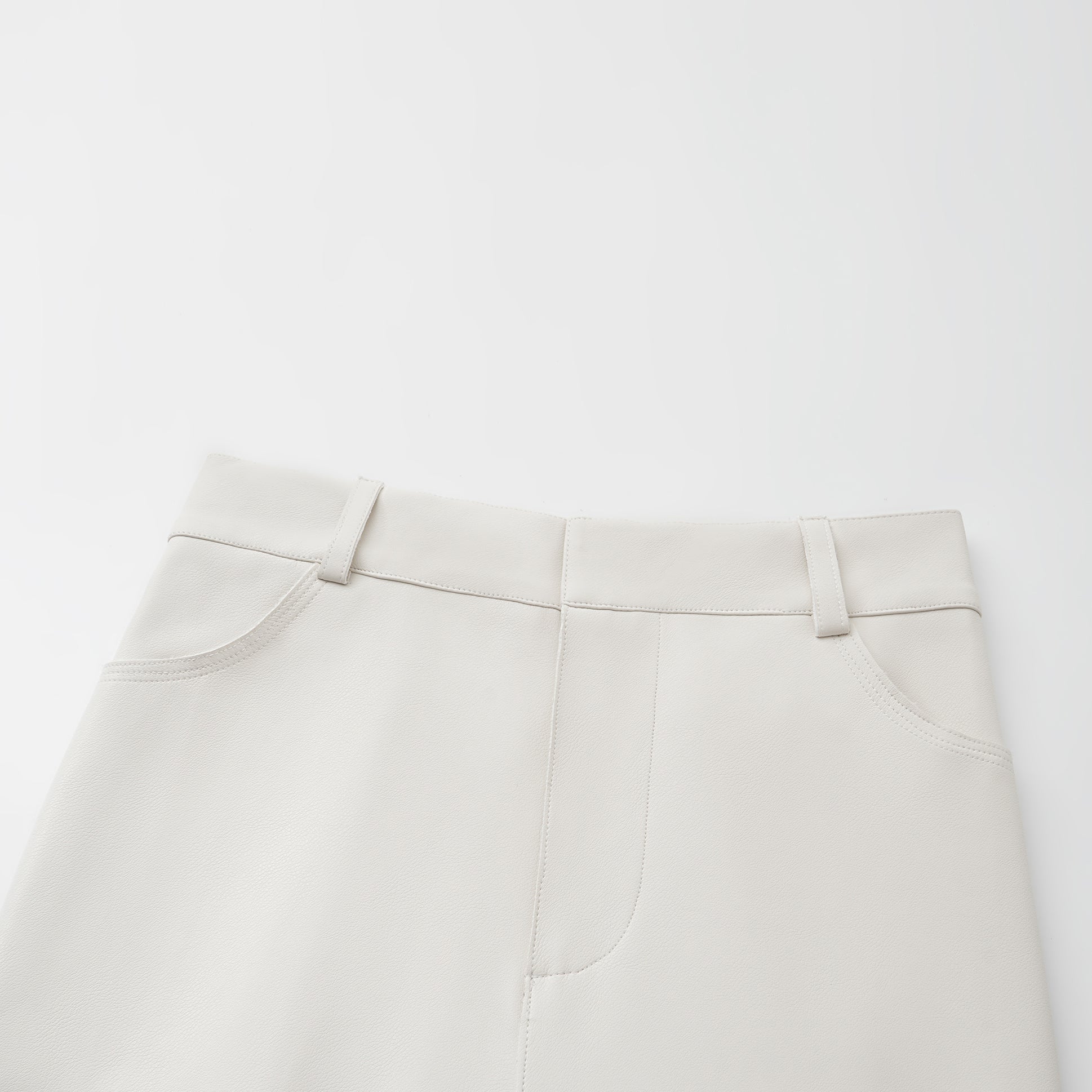 “Easy-go Chic” 純素皮精裁切皮工藝九分褲—Champagne Mousse慕斯香檳