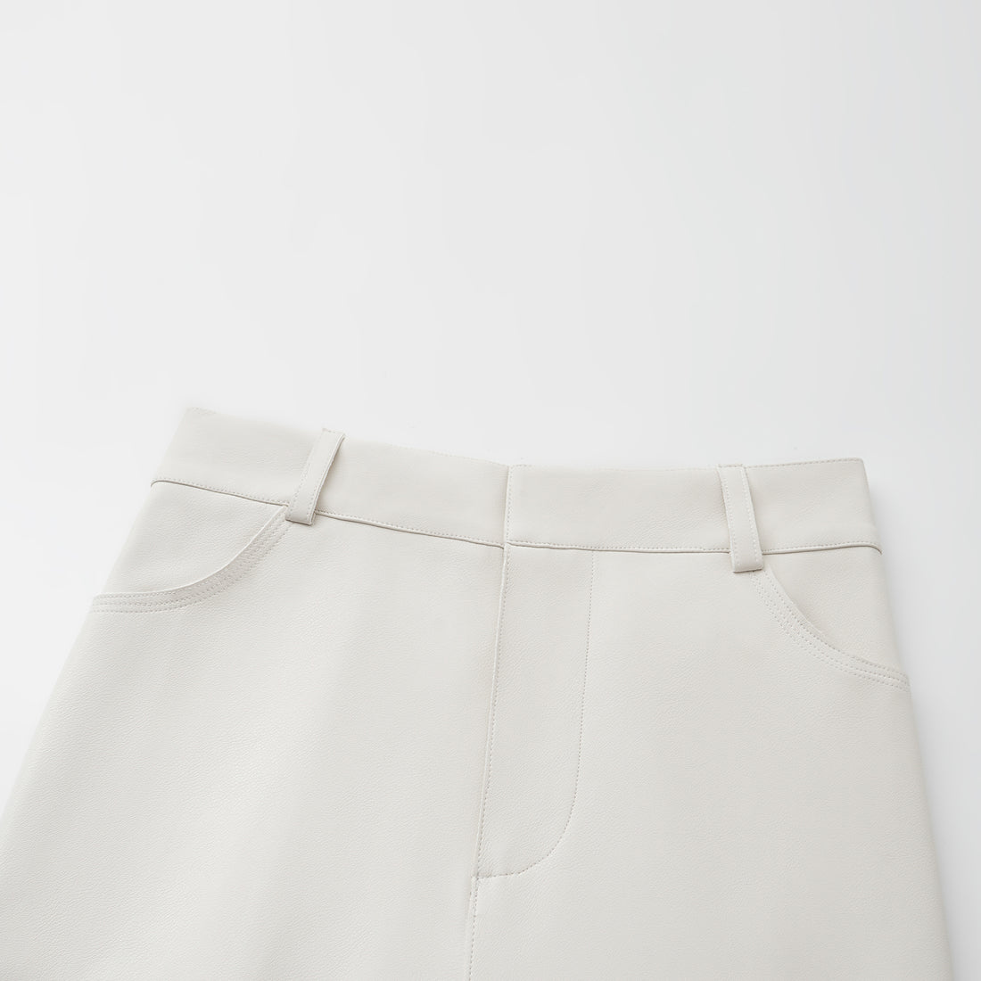 “Easy-go Chic” 純素皮精裁切皮工藝九分褲—Champagne Mousse慕斯香檳