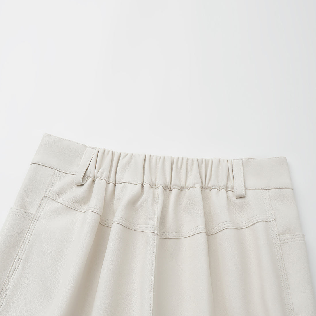 “Easy-go Chic” 純素皮精裁切皮工藝九分褲—Champagne Mousse慕斯香檳