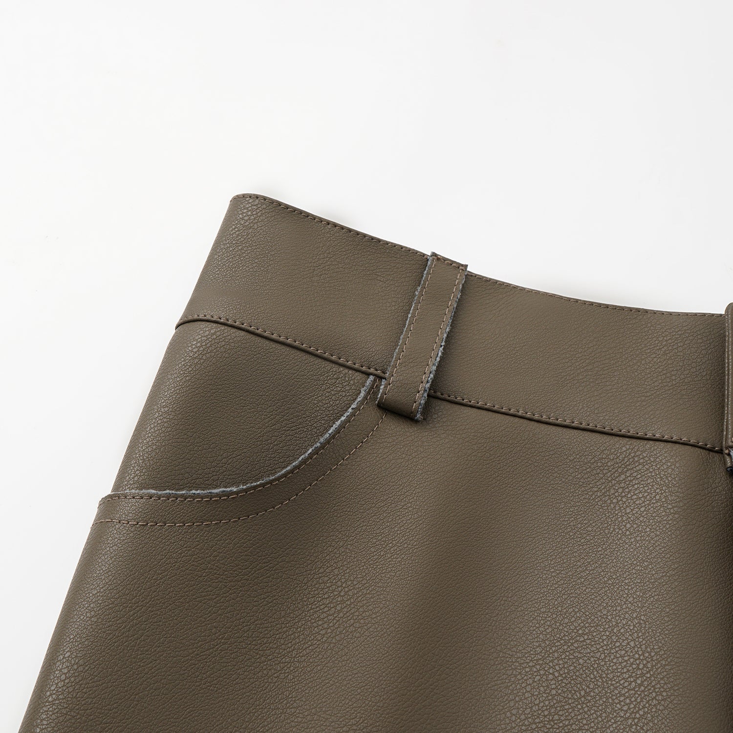 “Easy-go Chic” 純素皮精裁切皮工藝九分褲—Chocolate Lab巧克香氣