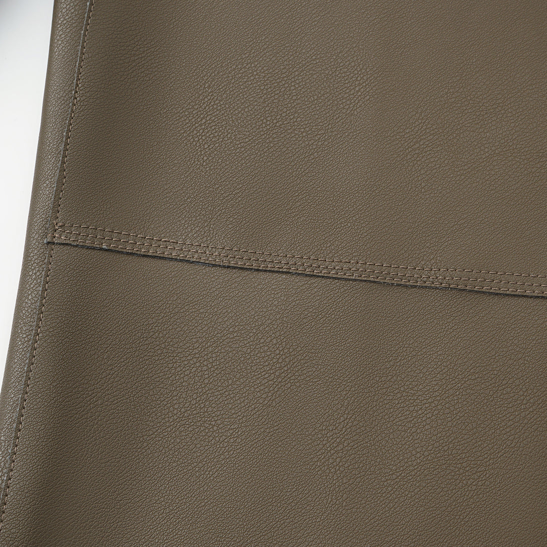 “Easy-go Chic” 純素皮精裁切皮工藝九分褲—Chocolate Lab巧克香氣