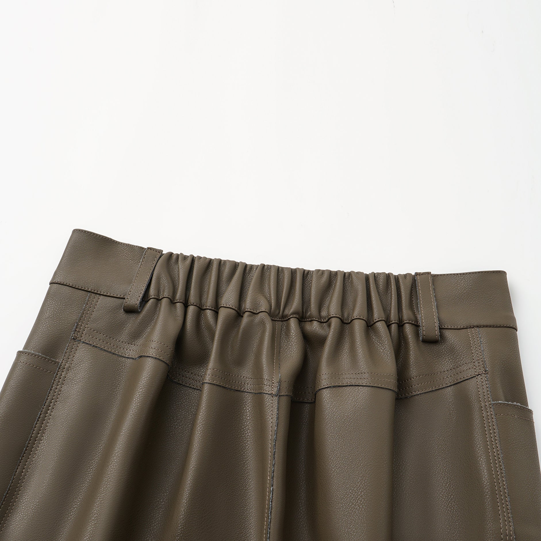 “Easy-go Chic” 純素皮精裁切皮工藝九分褲—Chocolate Lab巧克香氣